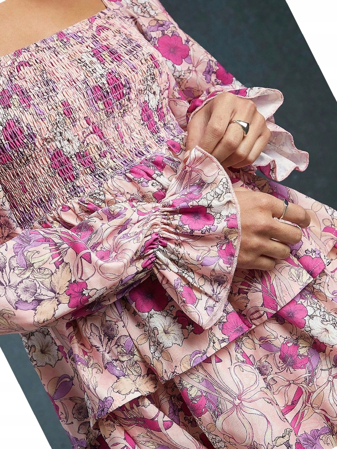 Šaty Vlnitá plesová s květinami Elastický výstřih Vrstvená velikost M 38