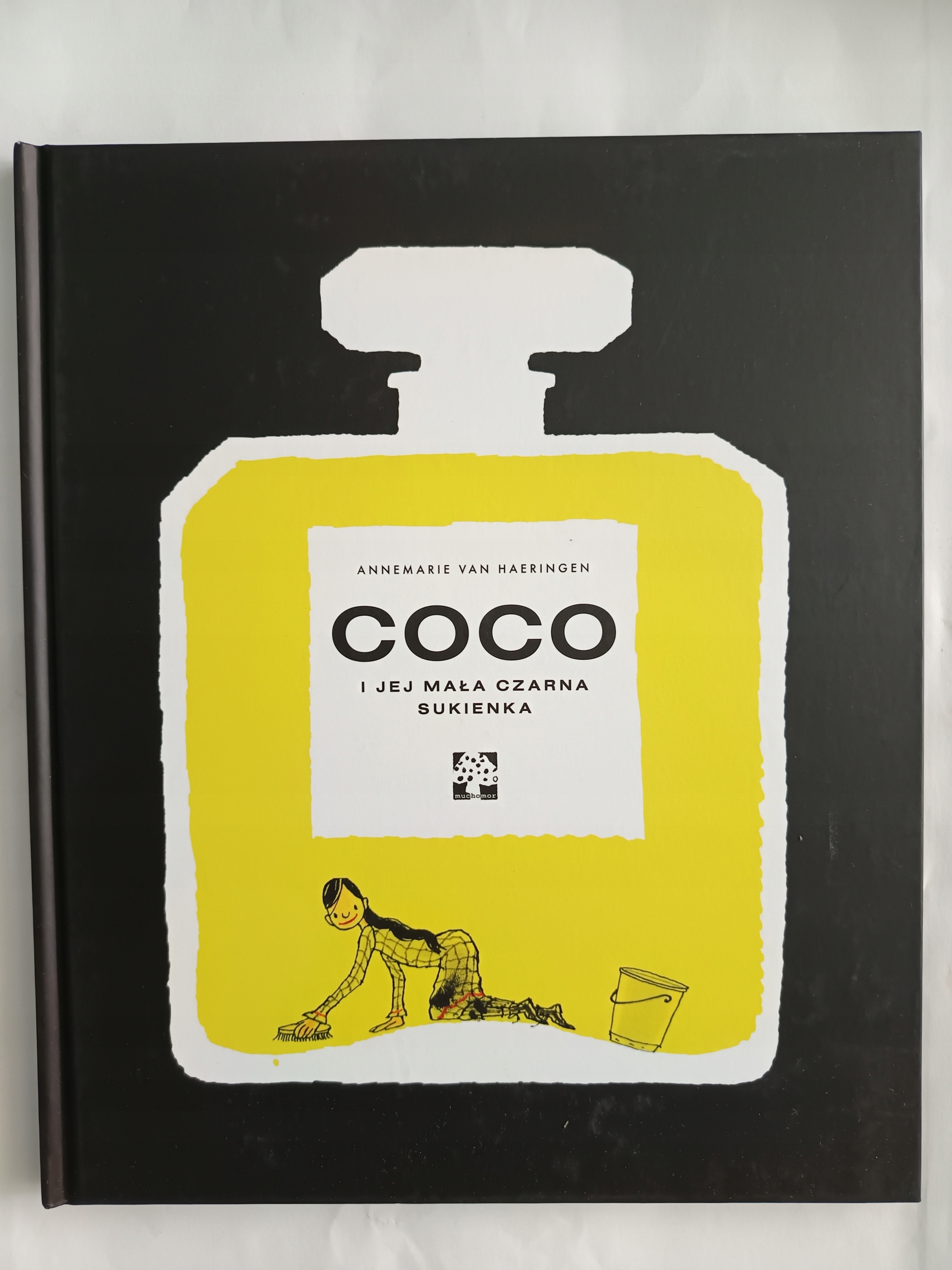 Coco i mała czarna sukienka Annemarie Van Haeringen-Zdjęcie-0