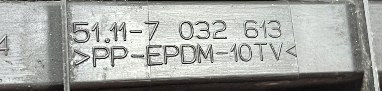 BMW 3 E46 LIFT 2001 - grid of a bumper left front front 7032613