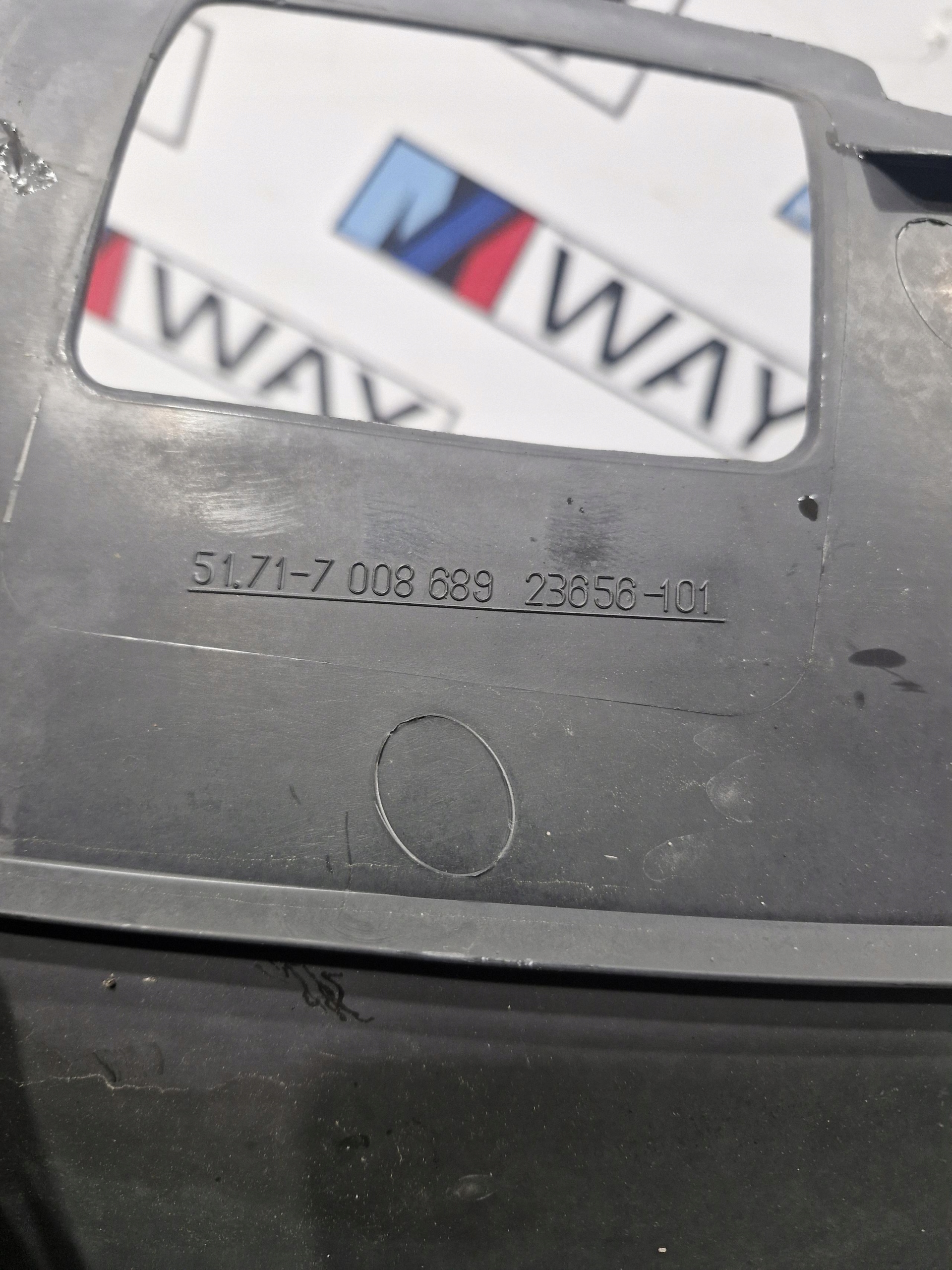7008689 BMW E39 Blende Abdeckung Radschale DOLNE links der Stoßstange