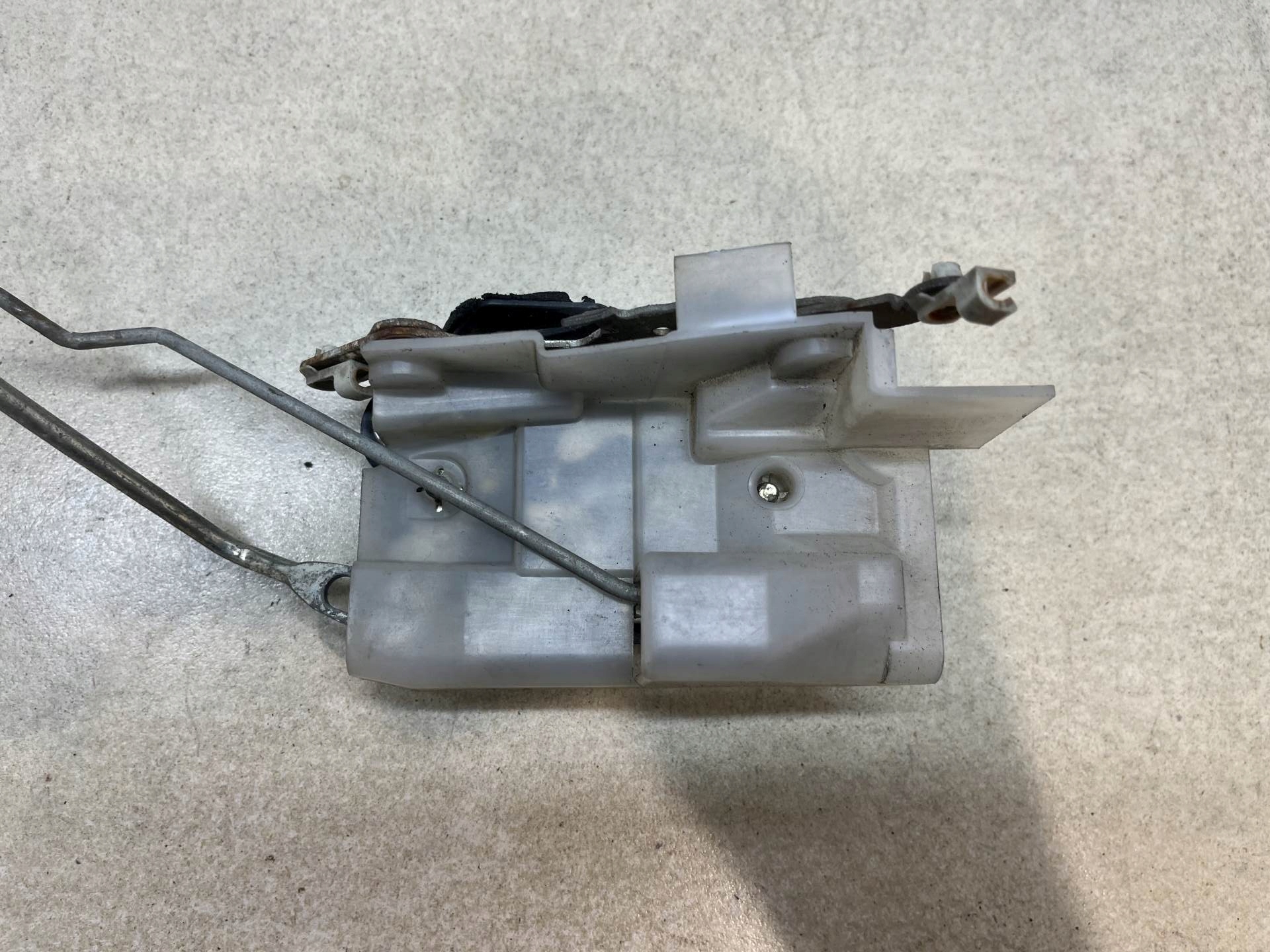 lock door right front TOYOTA RAV4 and 2.0 4X4