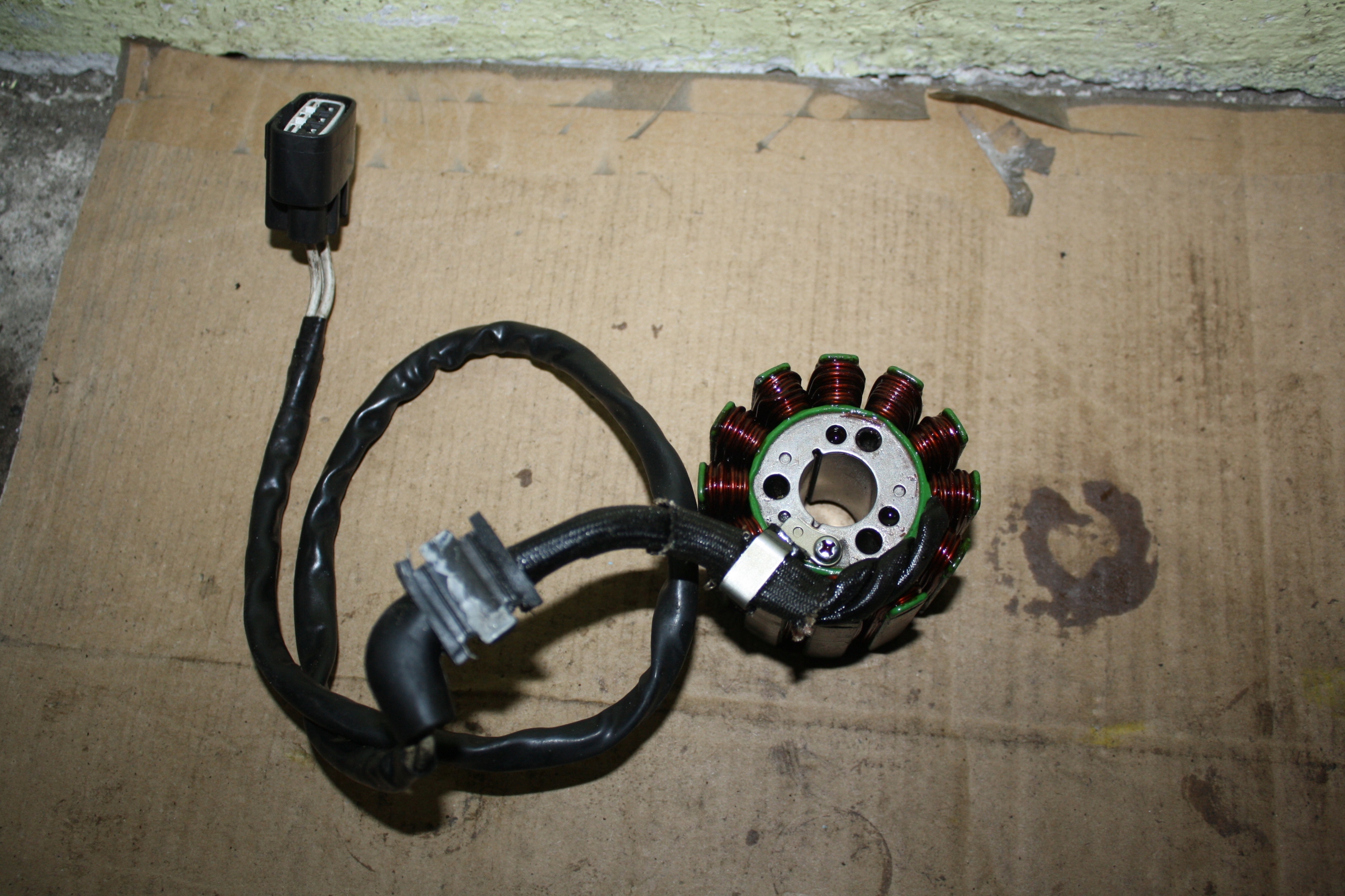 Статор генератор статора Yamaha R1 RN12 04-06 RN19