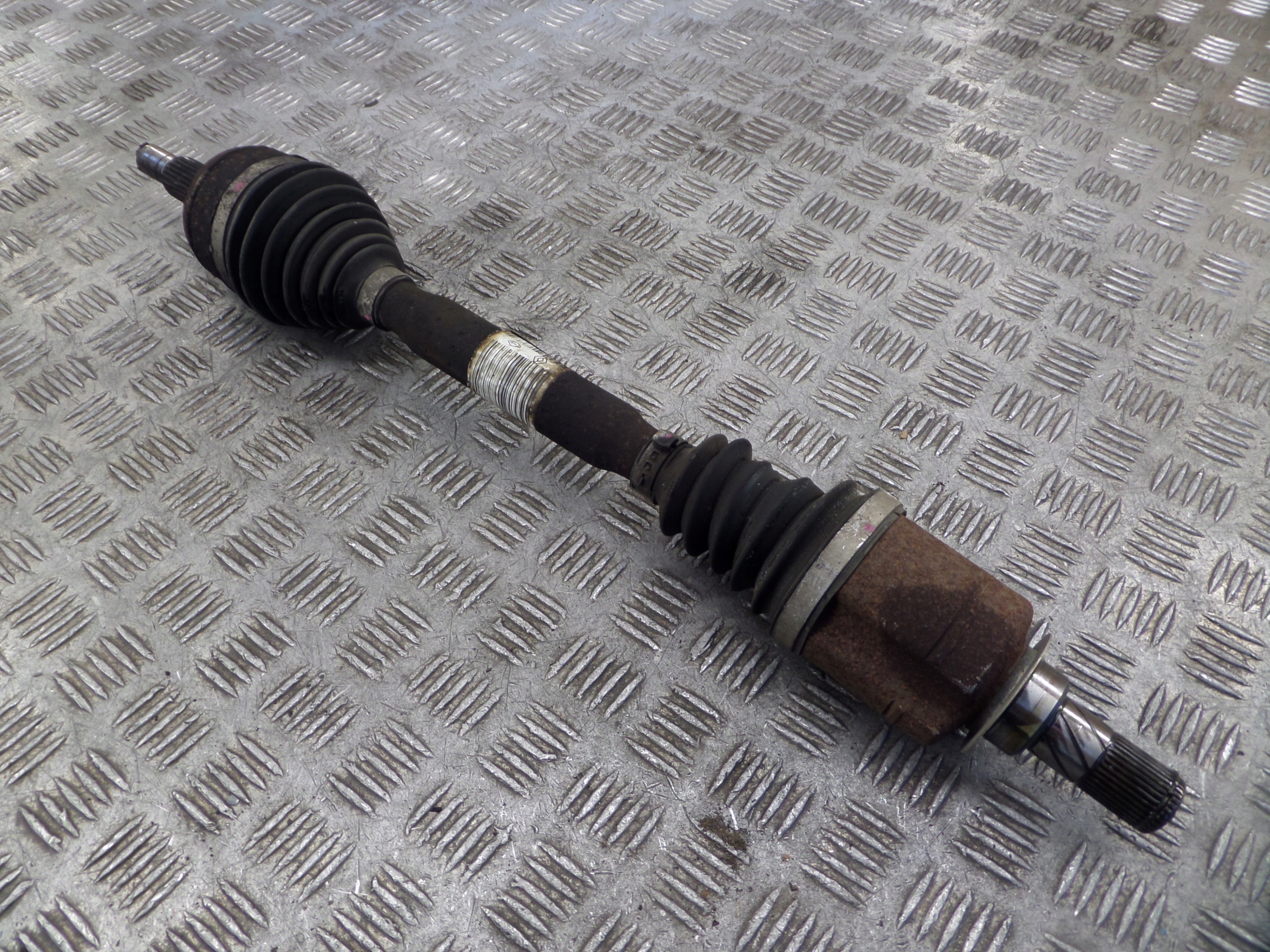 RENAULT CAPTUR and 1.2 TCE AUTOMAT 2013- semi-axis left 391010433R