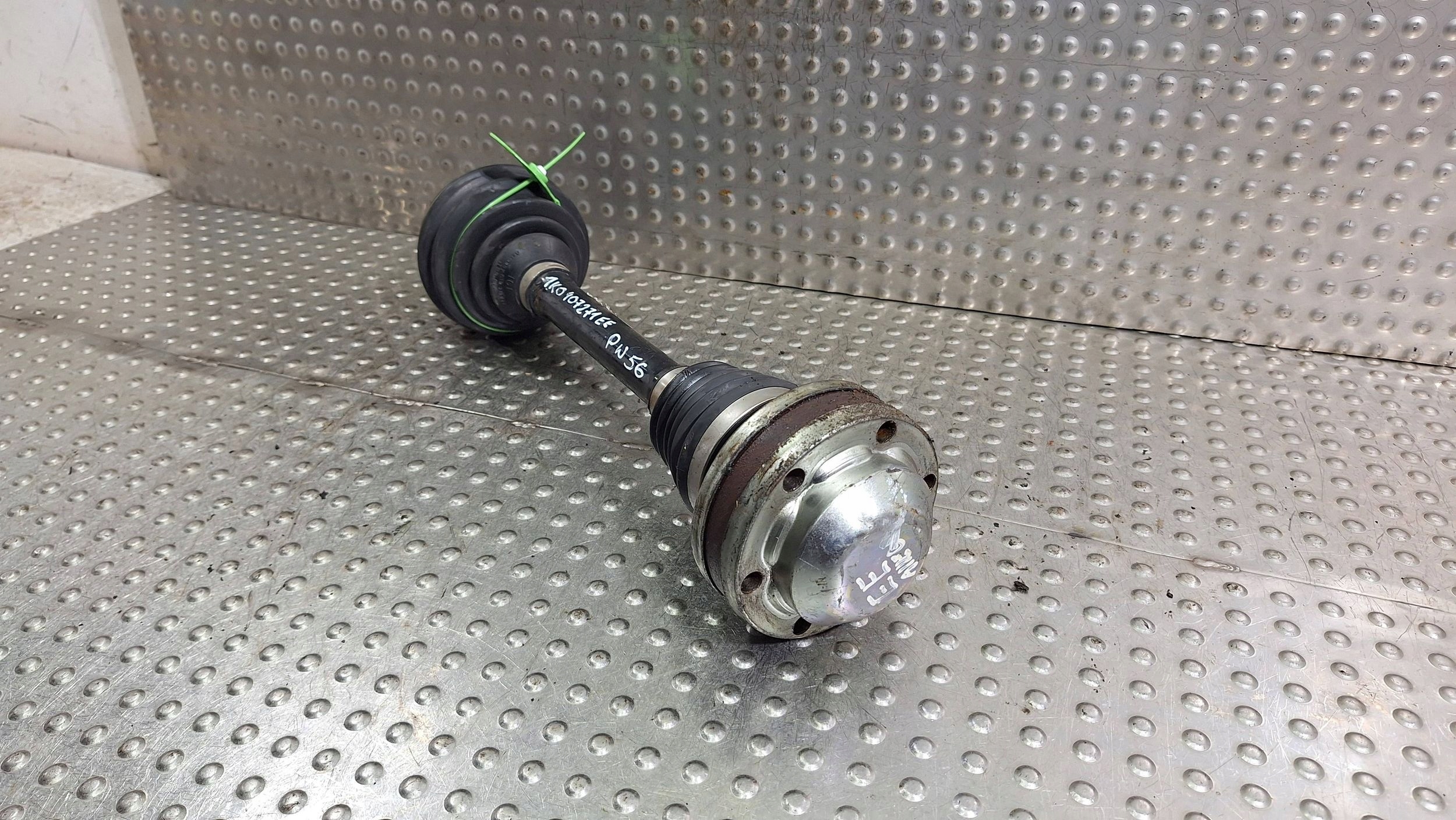 semi-axis left front 1K0407271EE AUDI A3 8P OCTAVIA II GOLF V PASSAT B7 2.0 TDI