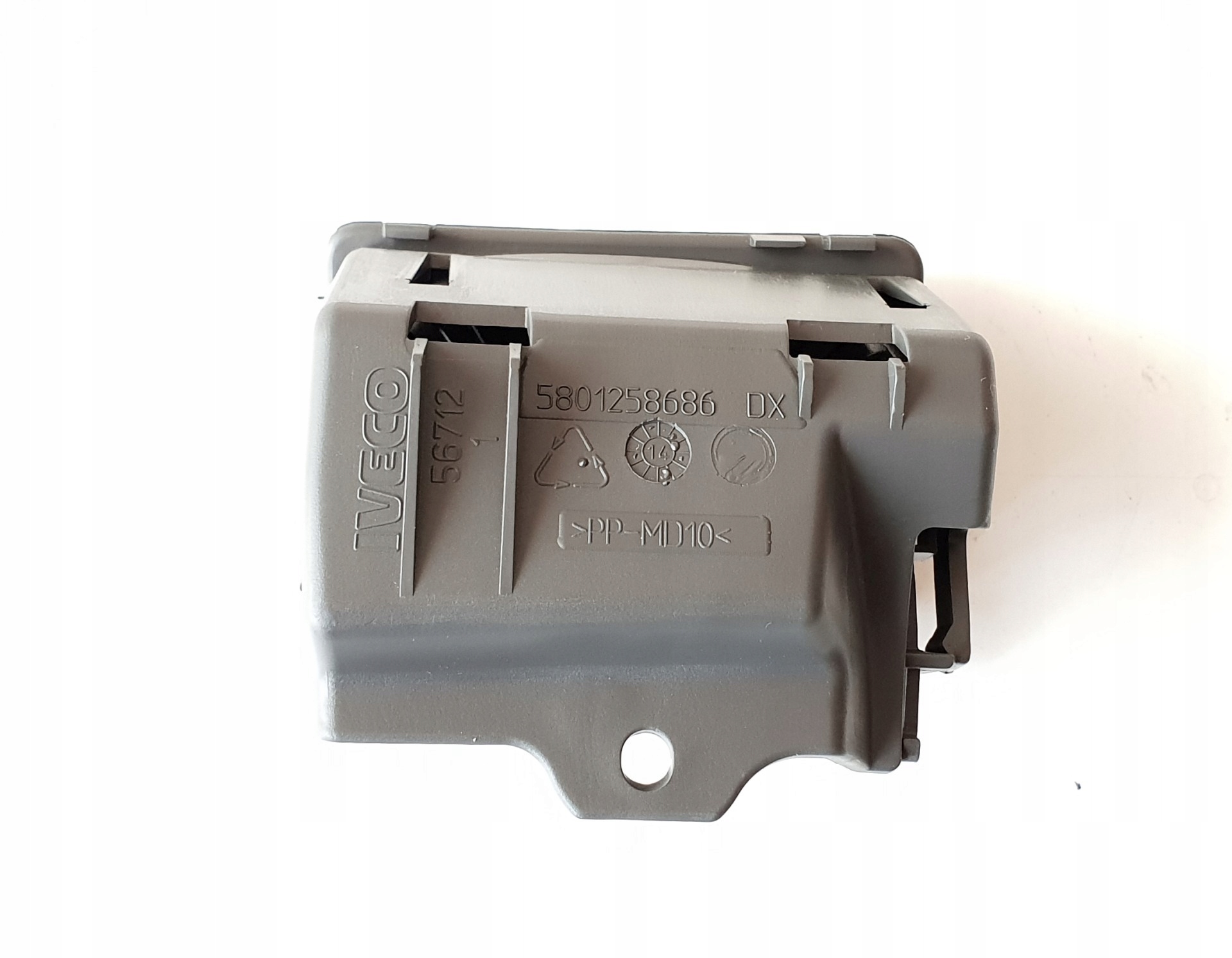 UCHWYT PRAWY NA KUBEK NAPÓJ IVECO DAILY 2006- Producent części Iveco OE