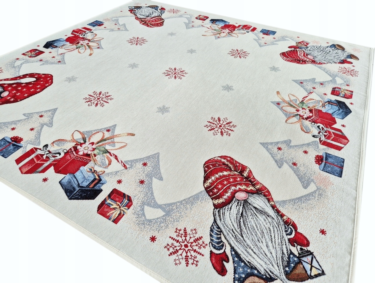 Ubrus se skřítky 100x100 cm F208