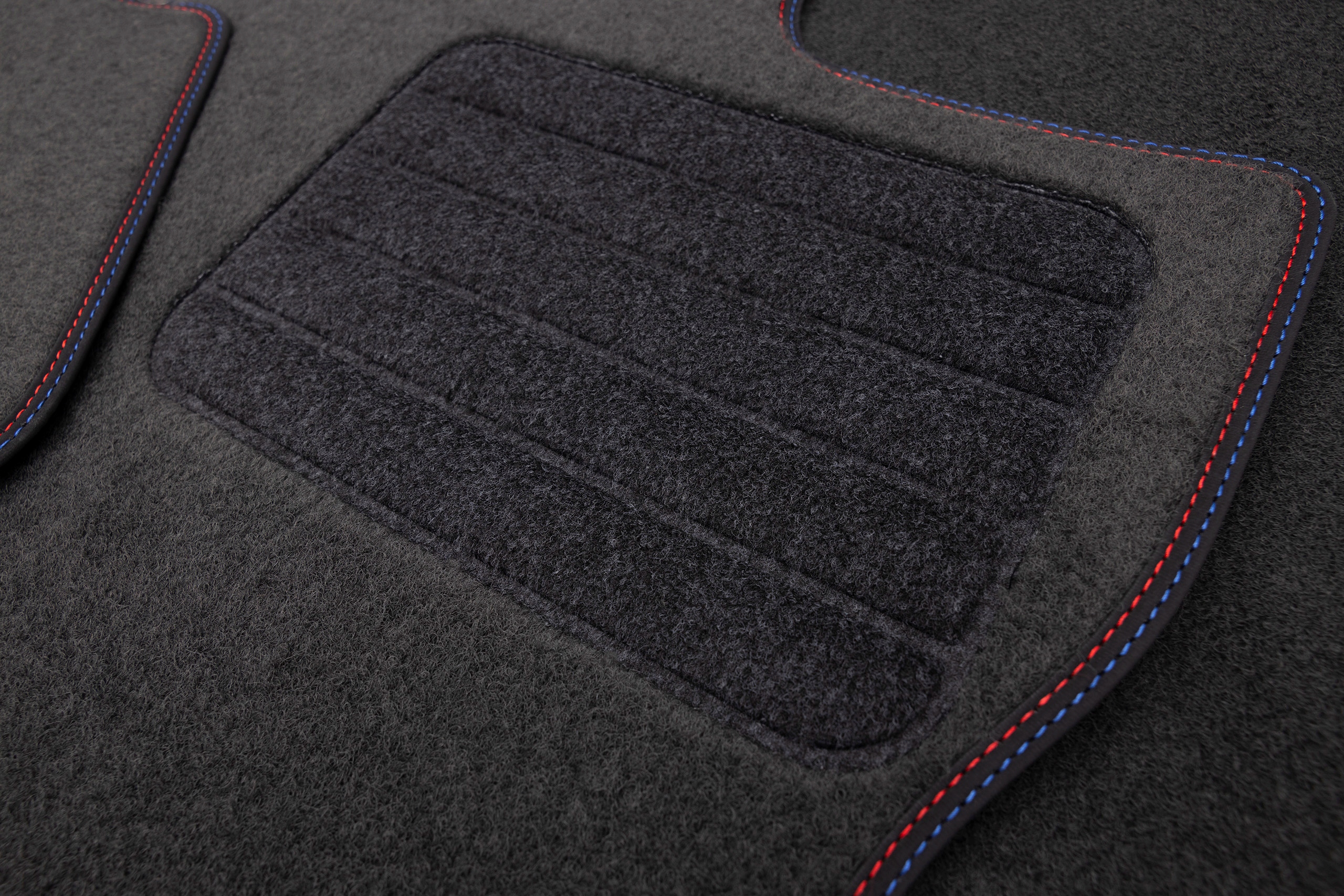 Dywaniki GRAFITOWE welurowe do auta gr. 6-7mm KPL Liczba elementów 4