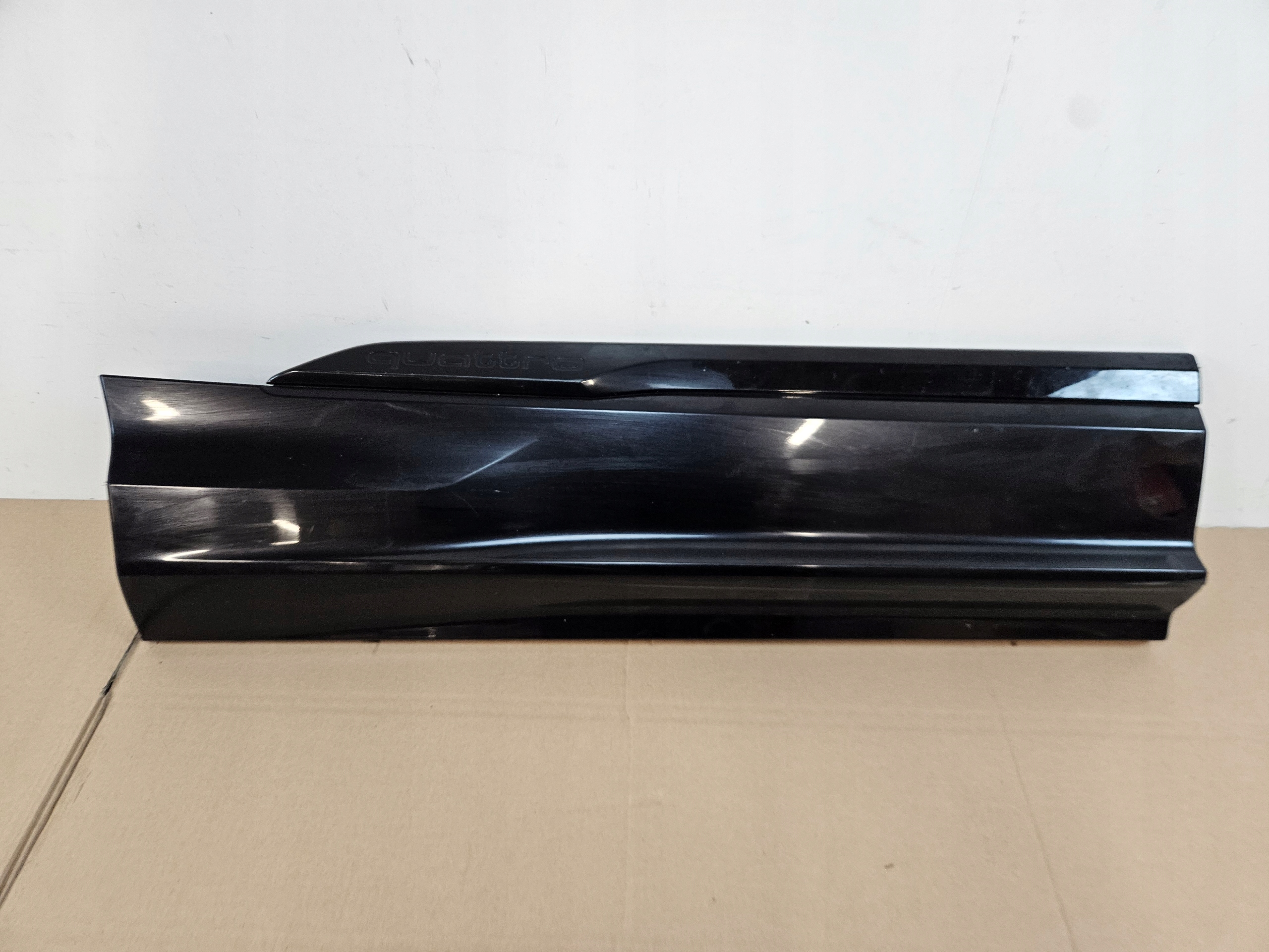 AUDI Q7 S LISTWA DRZWI TYLNA PRAWA 4M0 4M0583970