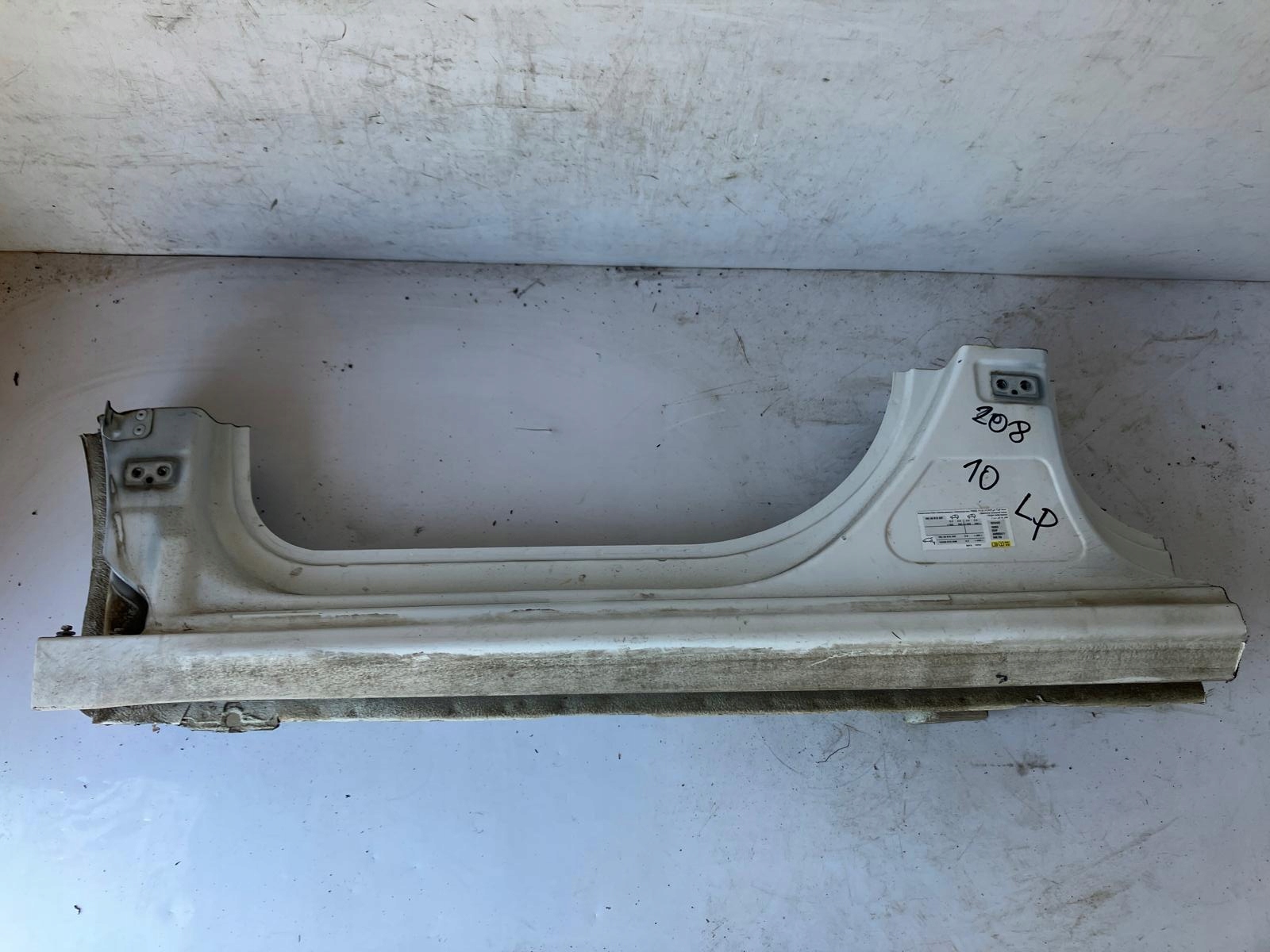 threshold left front PEUGEOT 208 5D