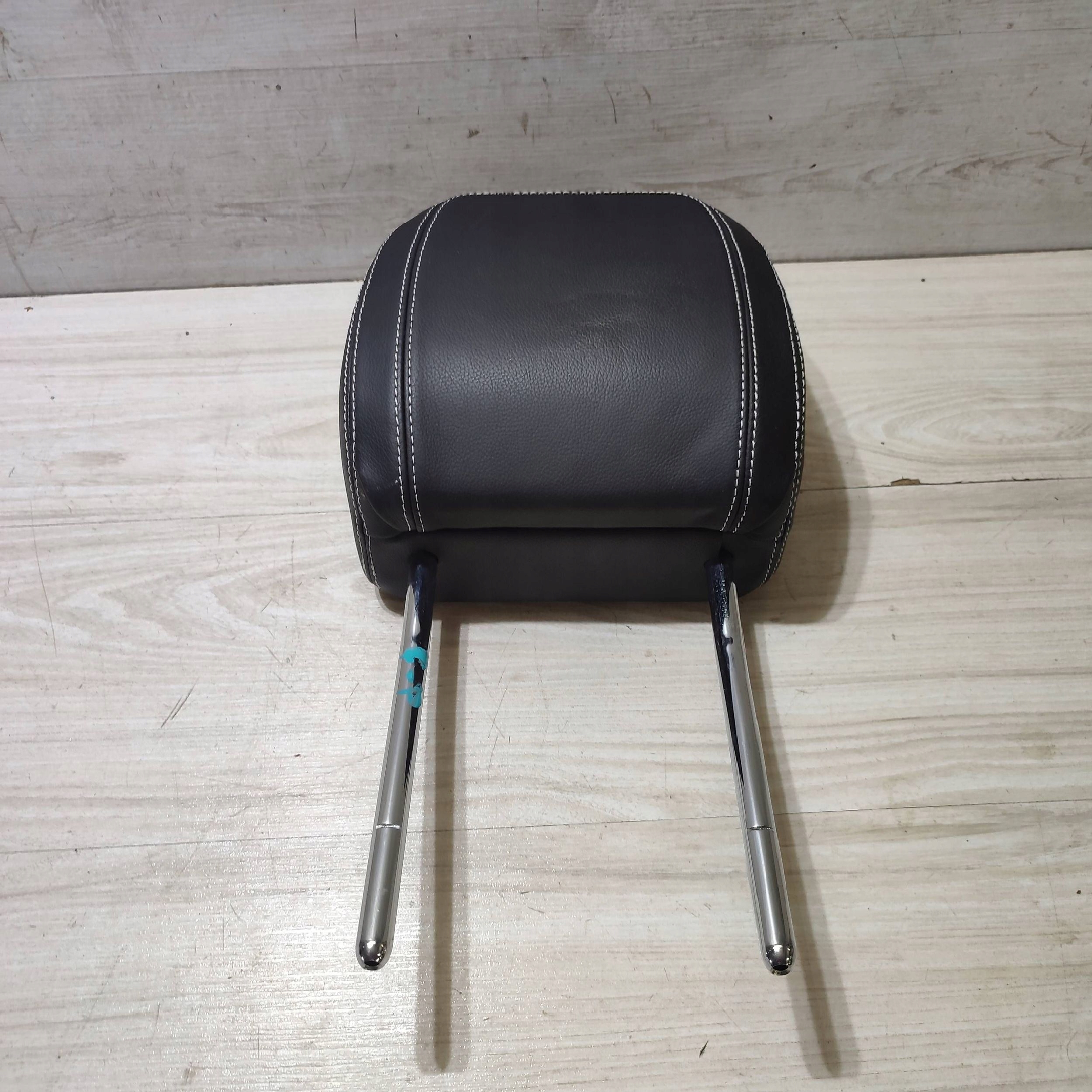rest front front right Jaguar F-Pace GX7364388AB