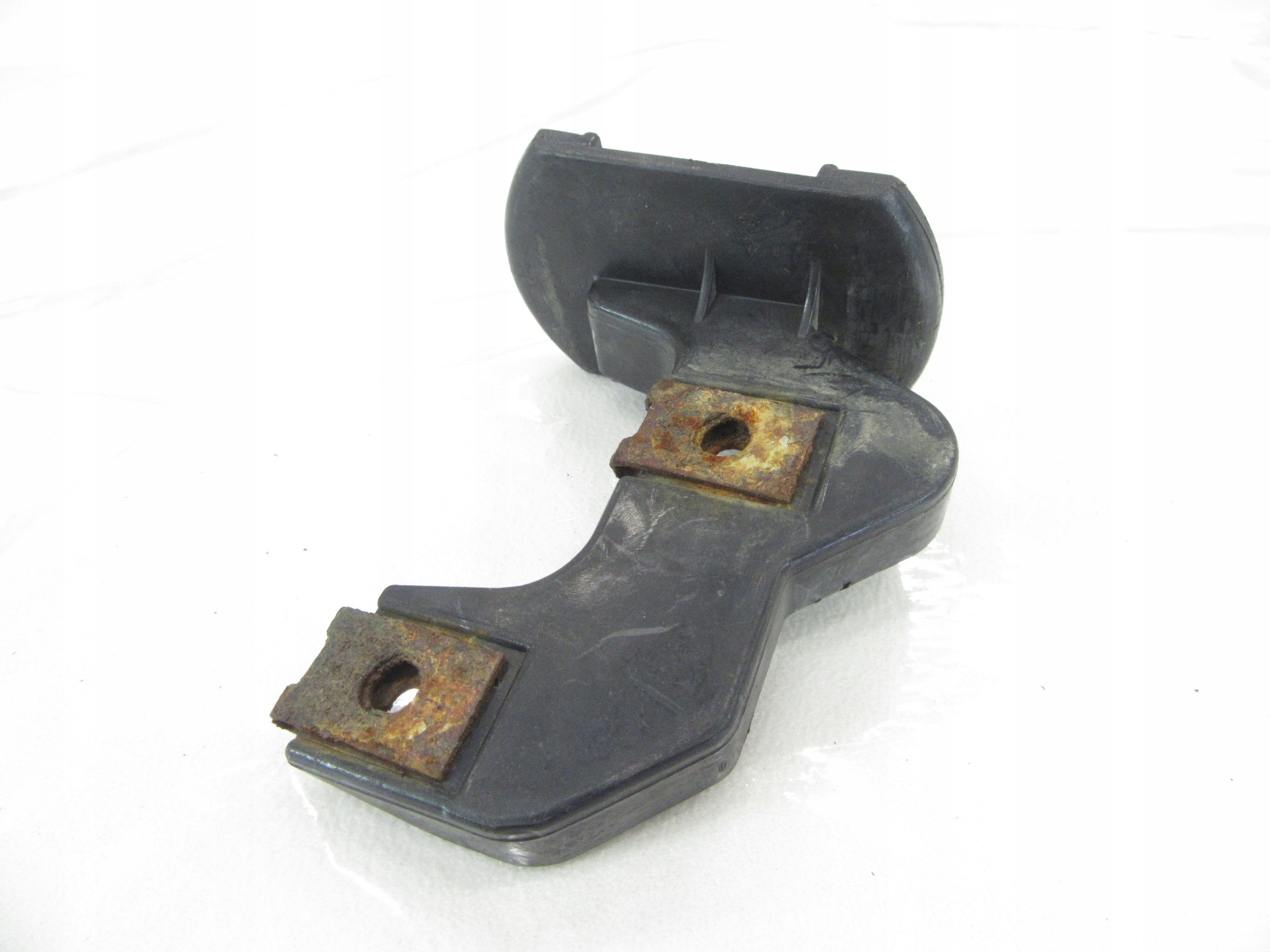support bracket holder of a bumper front left BMW e39 sedan KOMBI