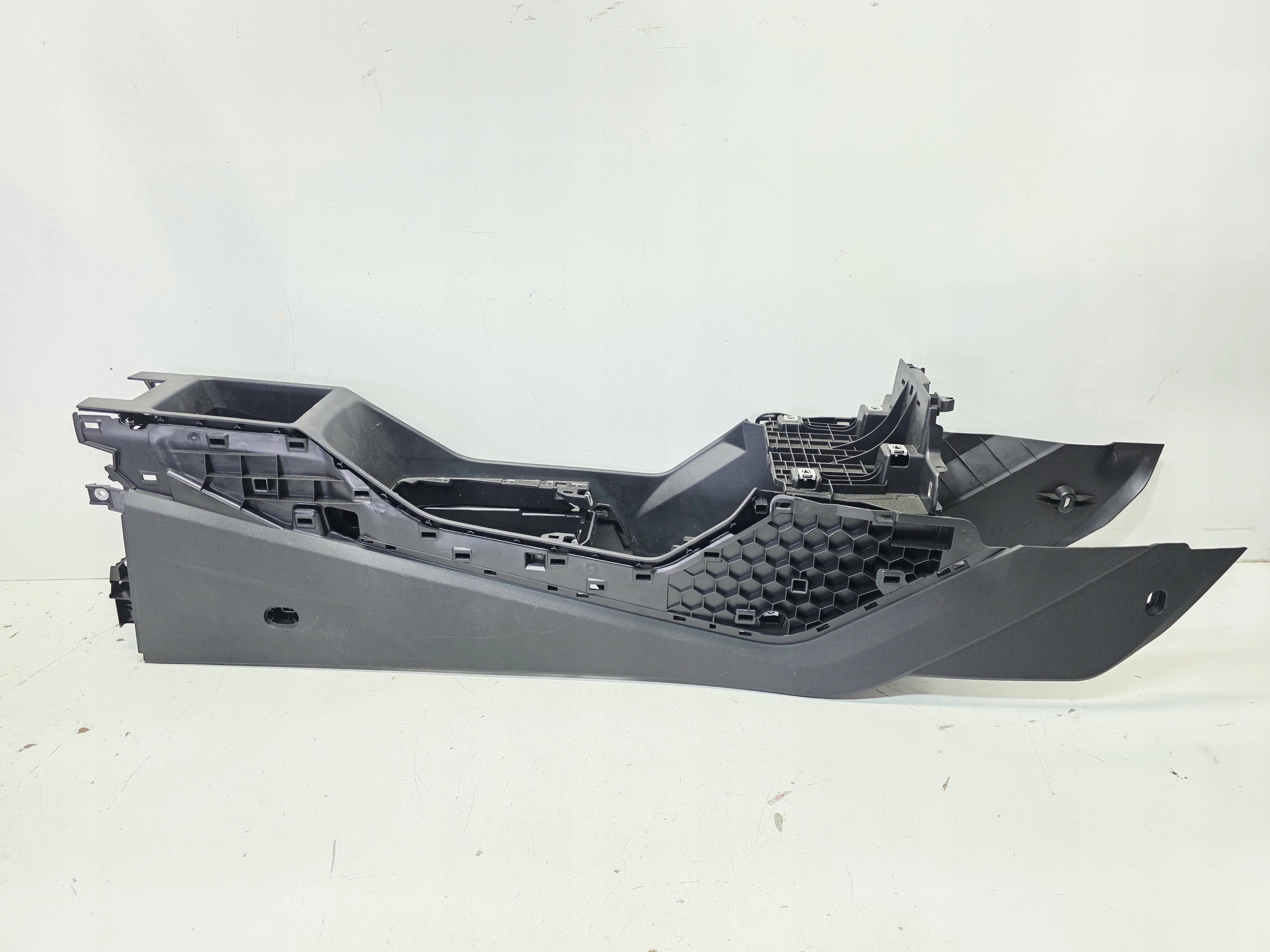 TUNEL mitte AUDI Q4 E-TRON 89A863242A 4PK