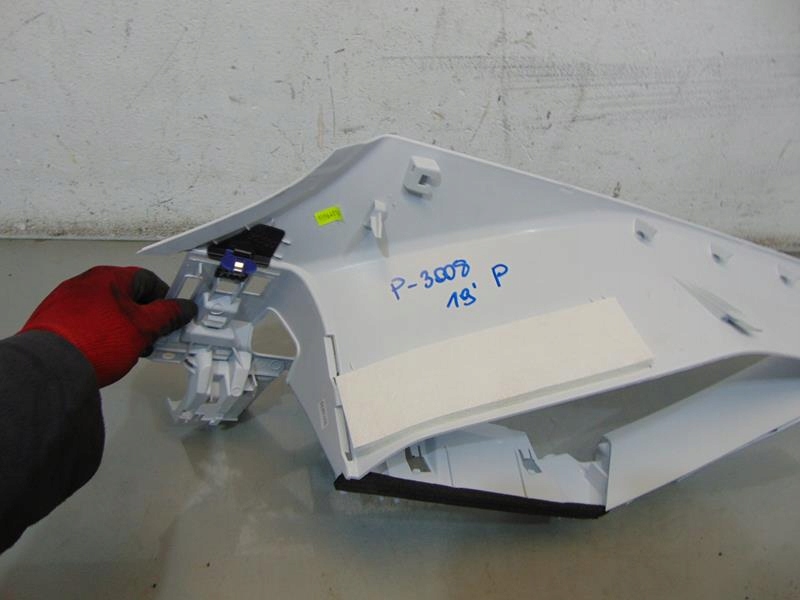 PLASTIK OSŁONA SŁUPKA PRAWY TYŁ PEUGEOT 3008 II Jakość części (zgodnie z GVO) O - oryginał z logo producenta pojazdu (OE)