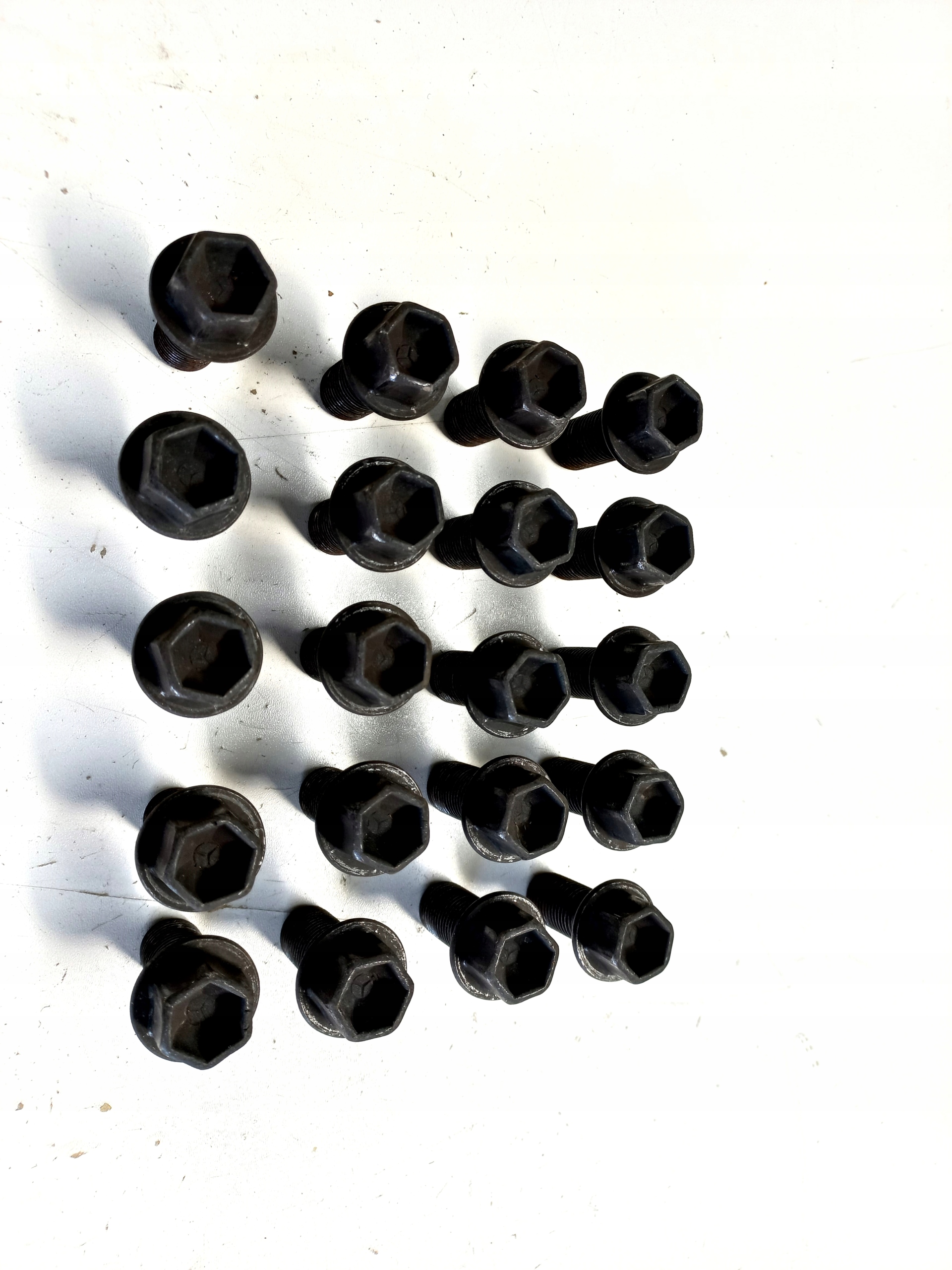 SZPILKI ŚRUBY NAKRĘTKI KOŁA MERCEDES CLA W117