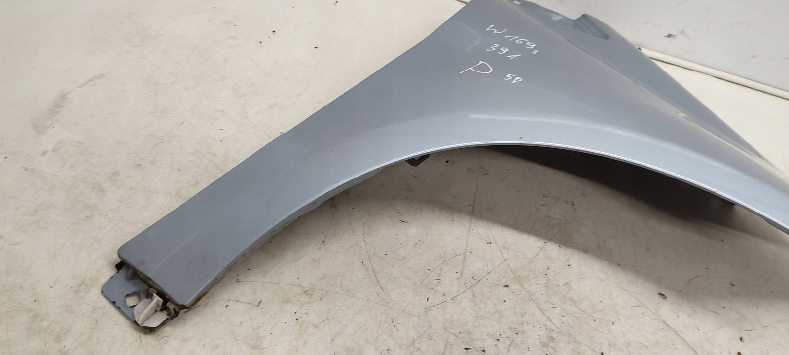 fender right front front Mercedes W169 5D 391