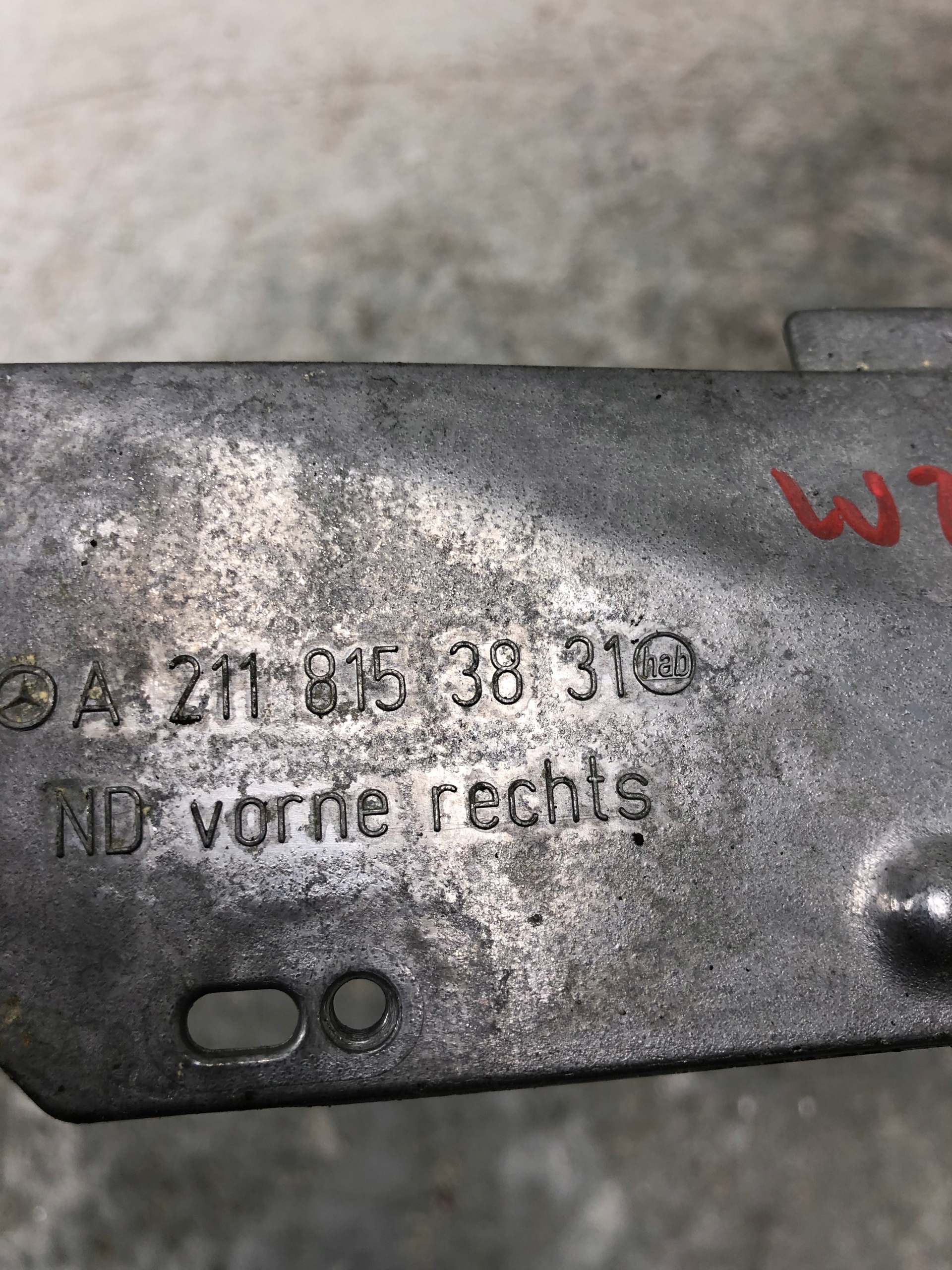 poignée console MERCEDES W211 A2118153831