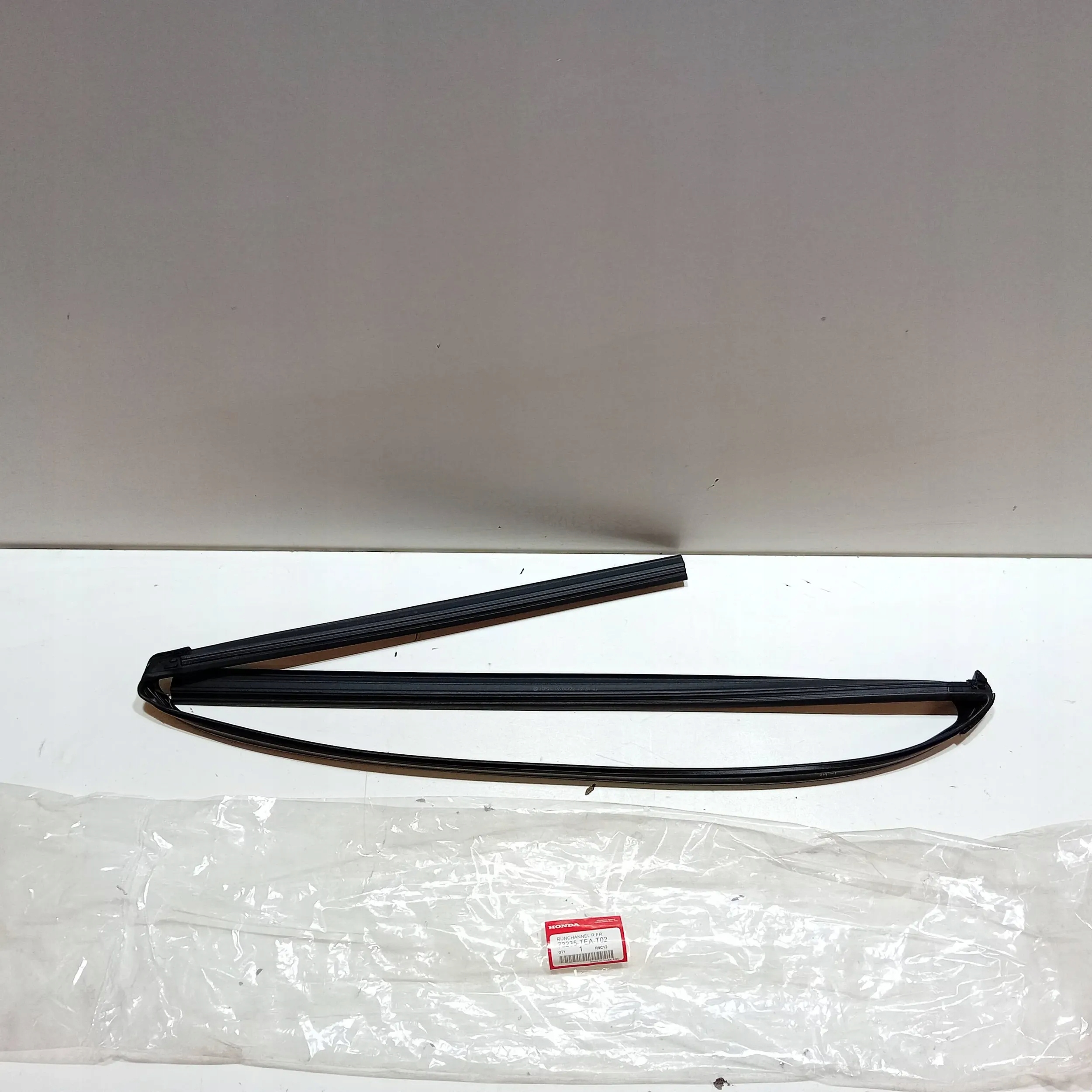 HONDA CIVIC X 2017- USZCZELKA PROWADNICA SZYBY DRZWI PRAWY PRZÓD NOWA