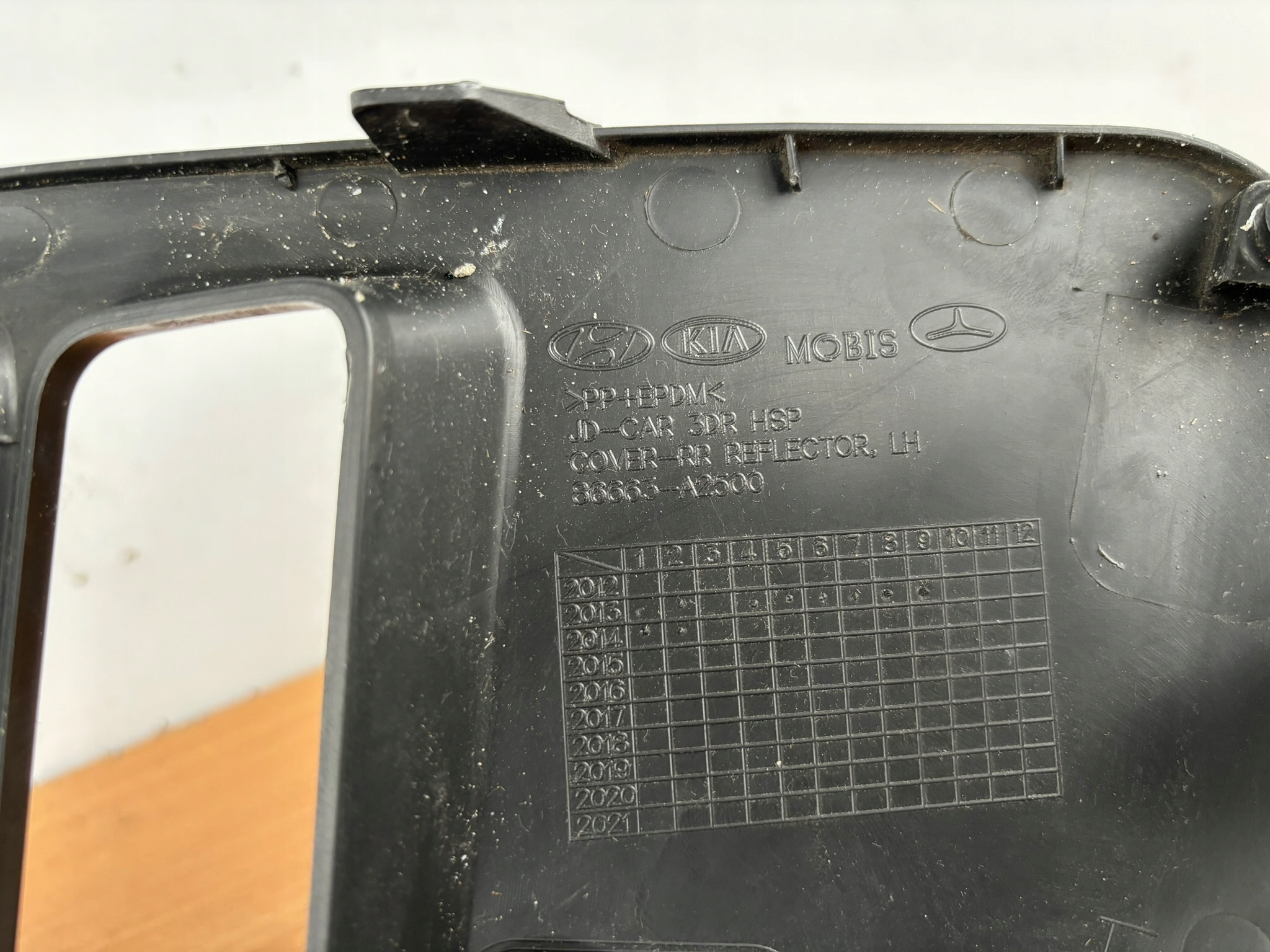 KIA PRO CEED 2 II GT 3D left grid of a bumper rear part below PDC K98/NE891