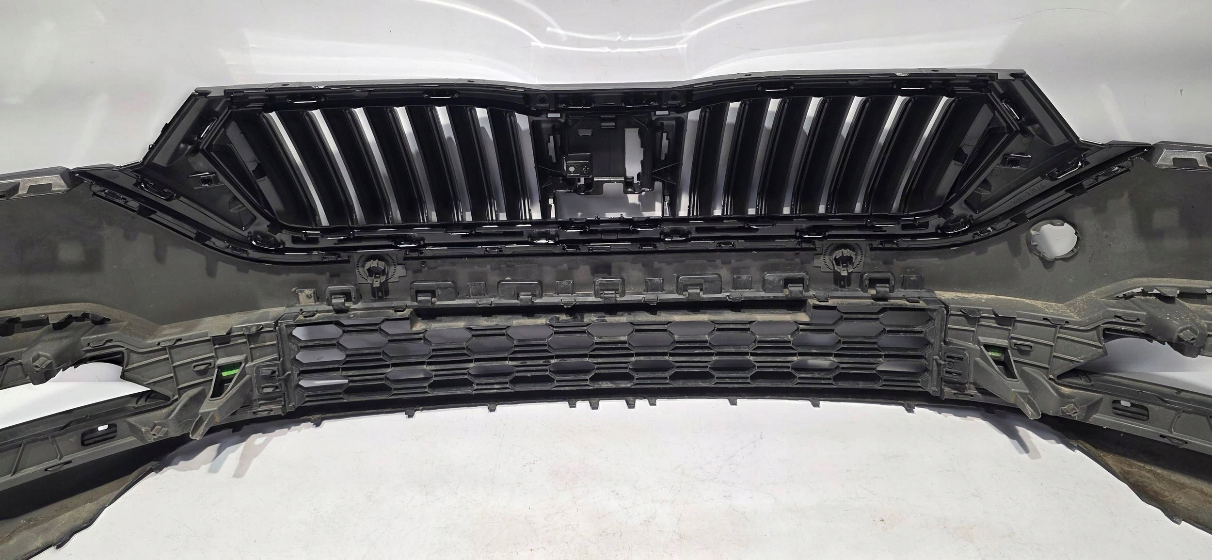 front bumper grille SKODA OCTAVIA IV 20- 4XPDC original 5E3807221