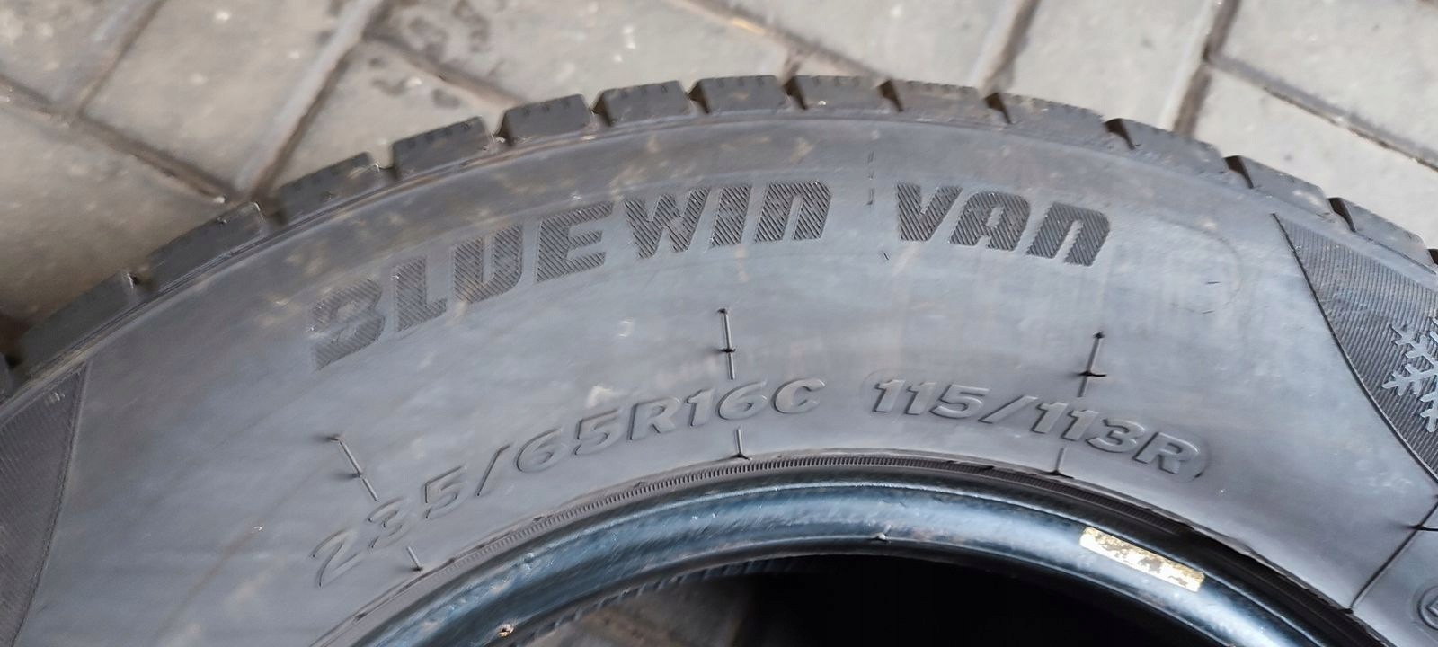 tyre winter Superia Bluewin Van 235/65R16C