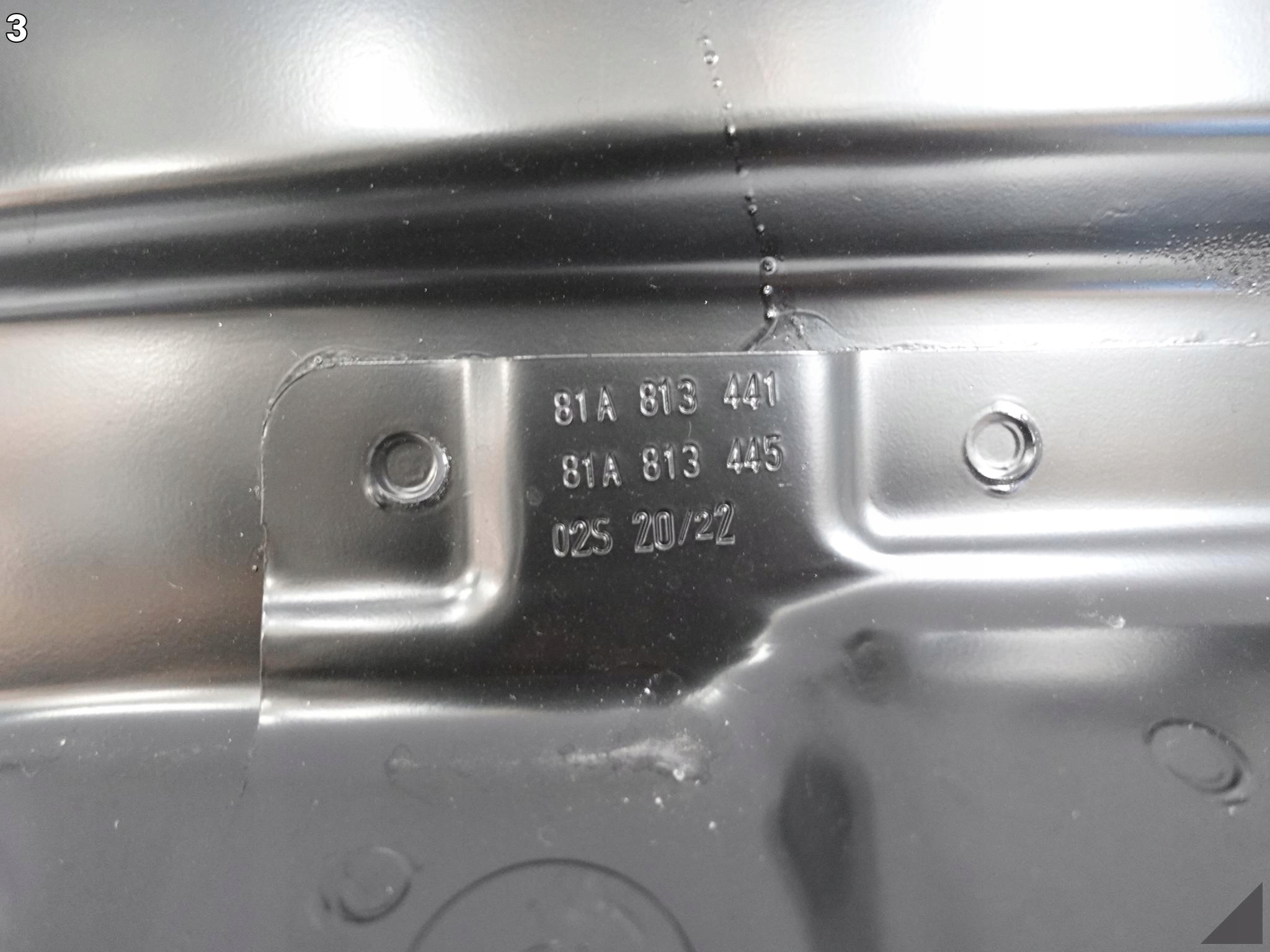 AUDI Q2 SQ2 81A 16- BAGAŻNIK PAS ŚCIANA TYŁ NOWA Typ samochodu 4x4/SUV Samochody osobowe