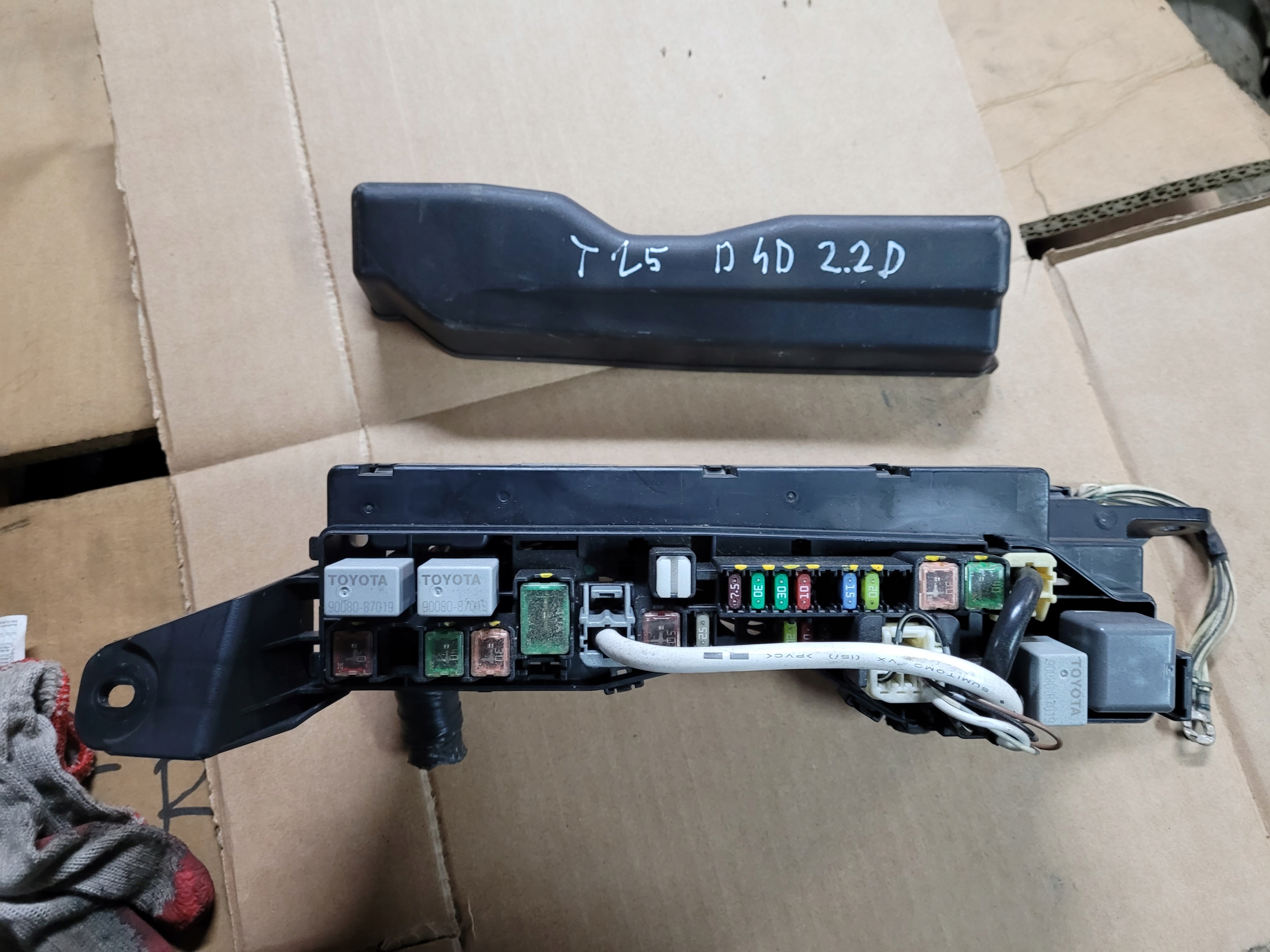 Toyota Avensis T25 2.2 d4d 06-09 przekaźnik