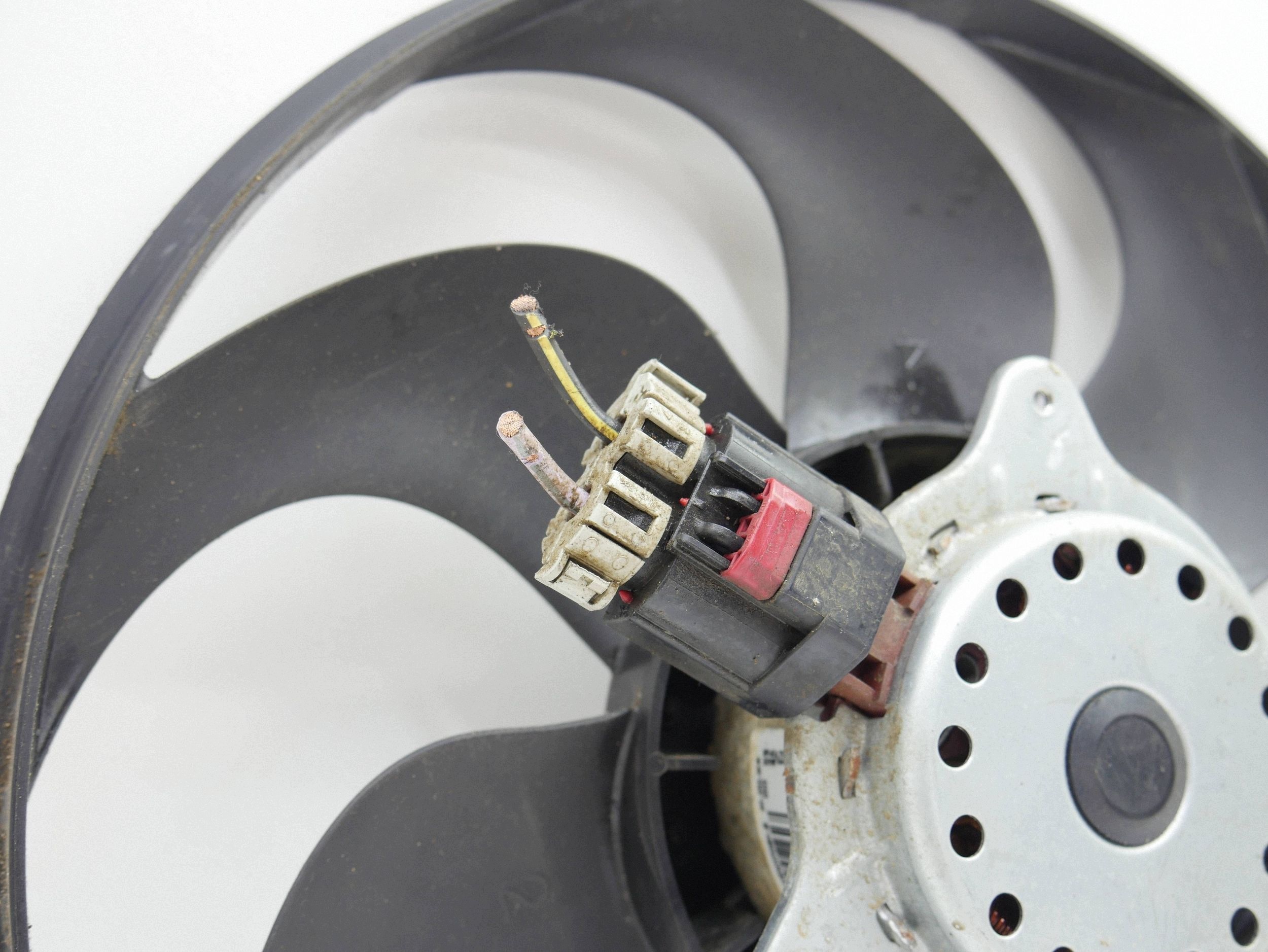 ventilátor chladiče FORD PUMA MK2 T73144A