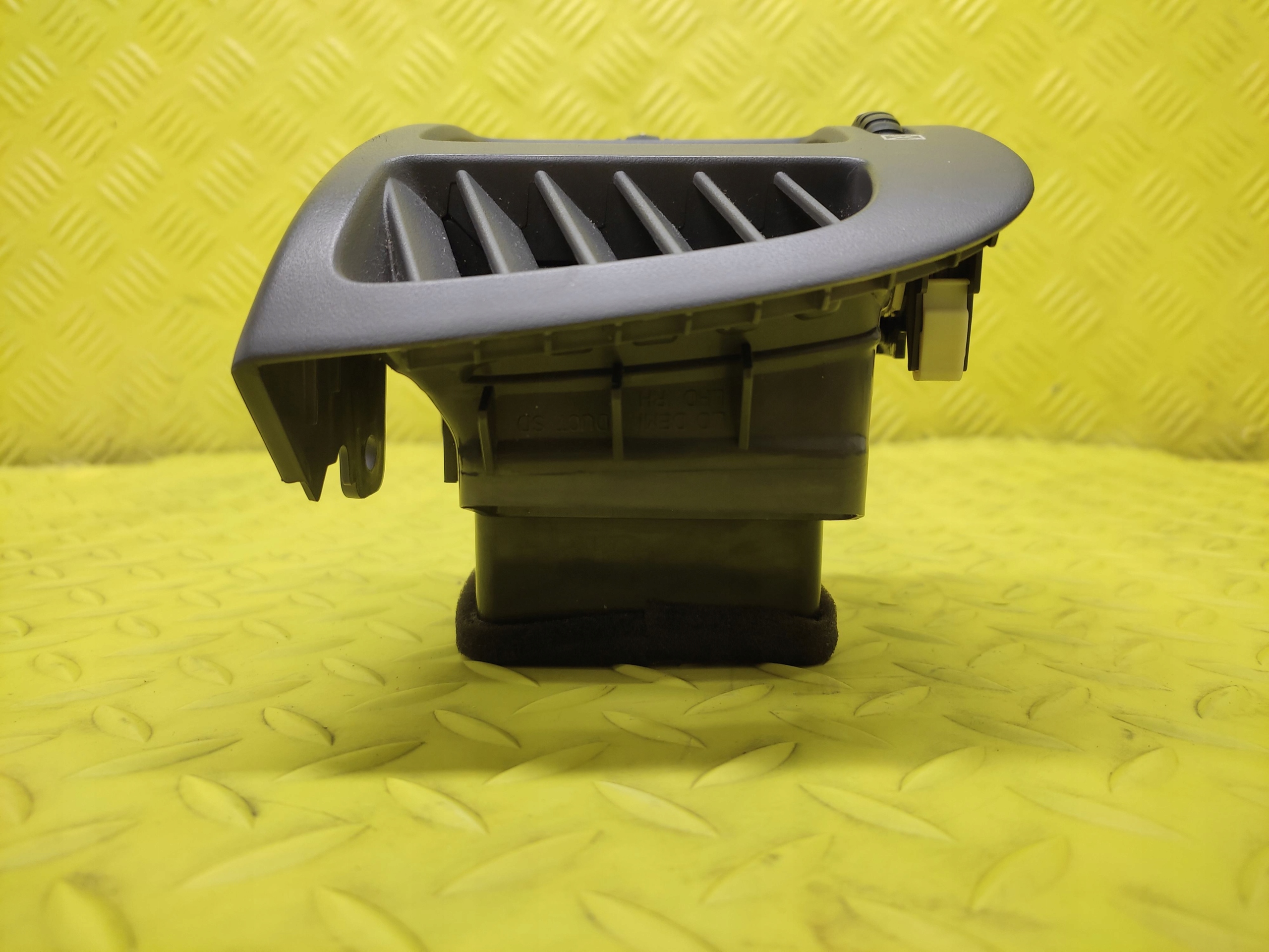 KIA CERATO grid air conditioning devices right