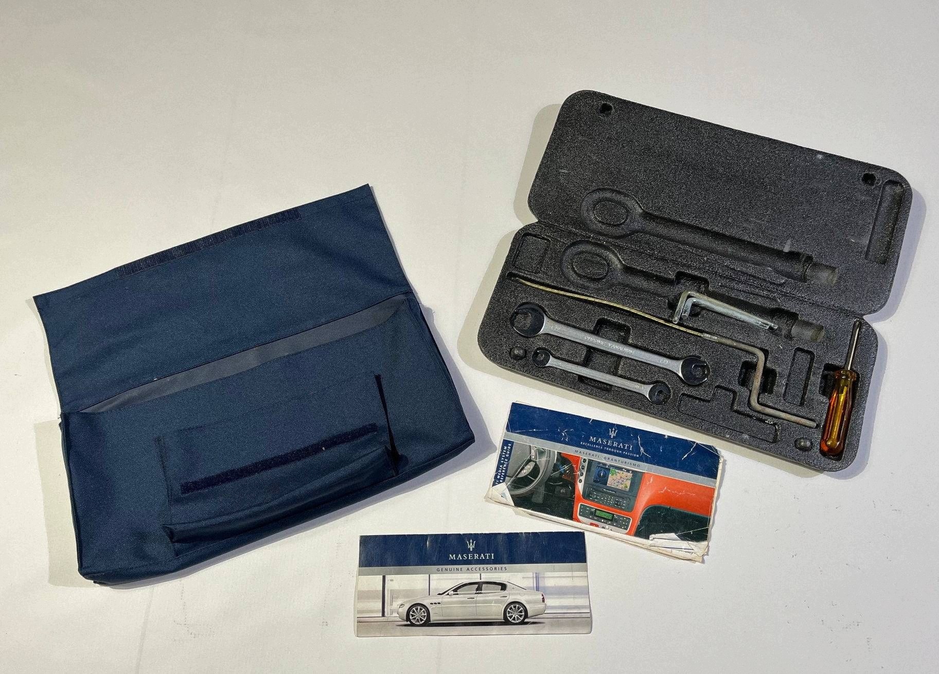Montage Clés narzedzi etui Maserati GranTurismo 2008