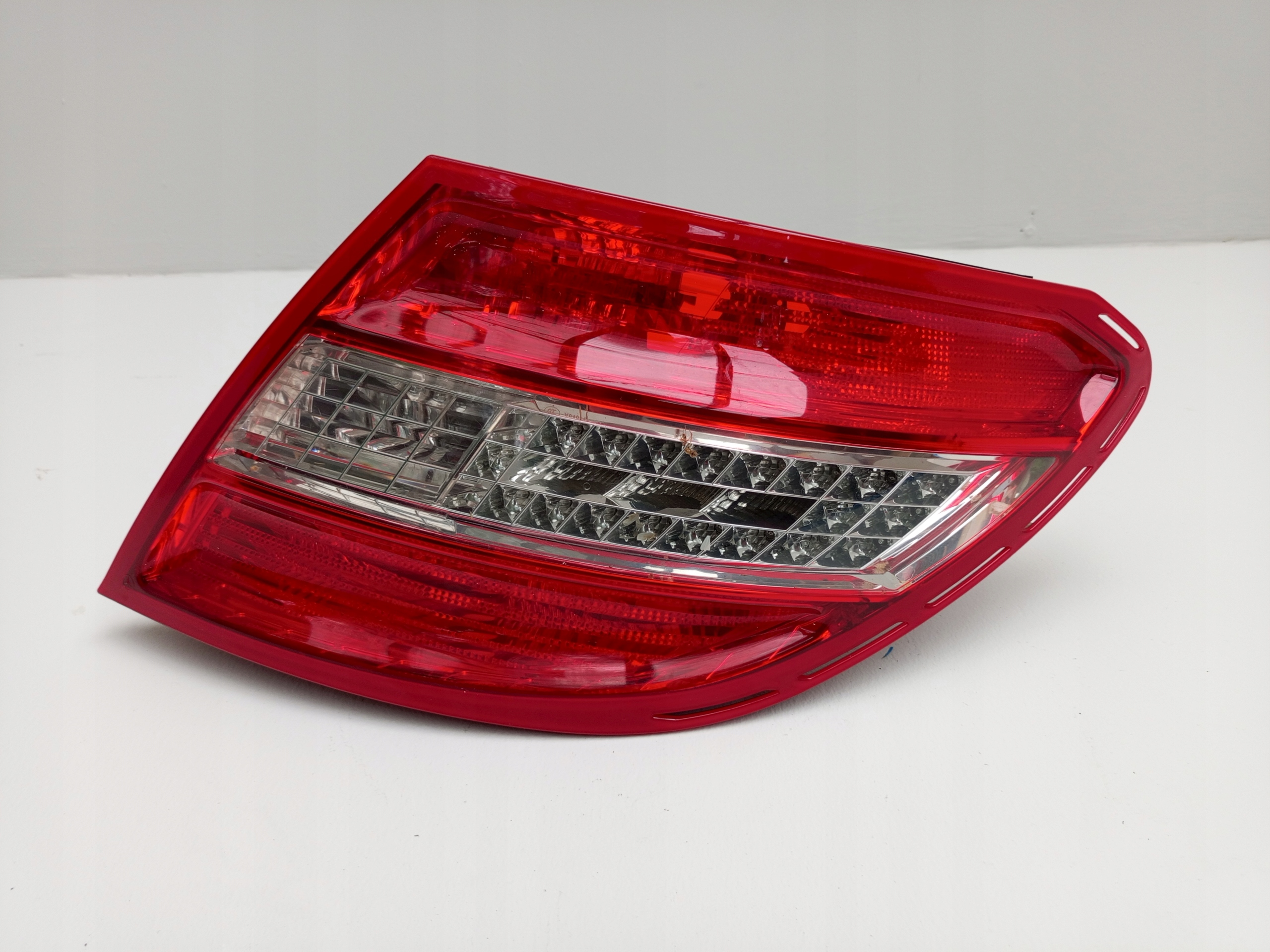 MERCEDES W204 C-KLASA 07+ SEDAN DIODA PRAWA TYLNA LAMPA ORYGI. 2048202064R