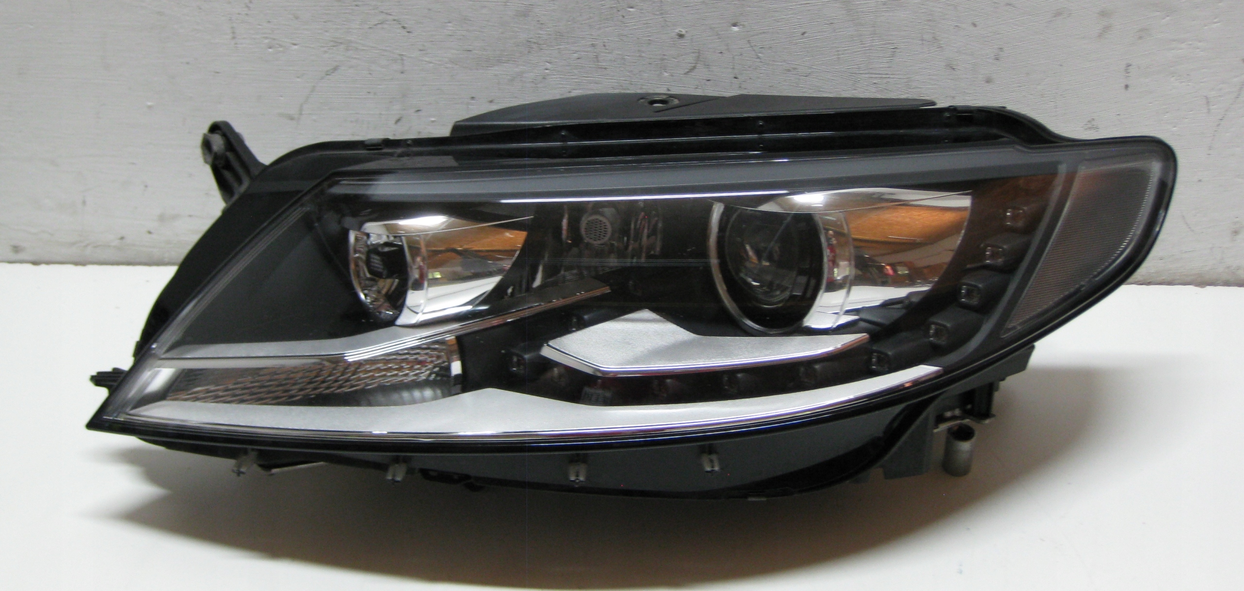 VW Passat CC 13R light left front XENON EU