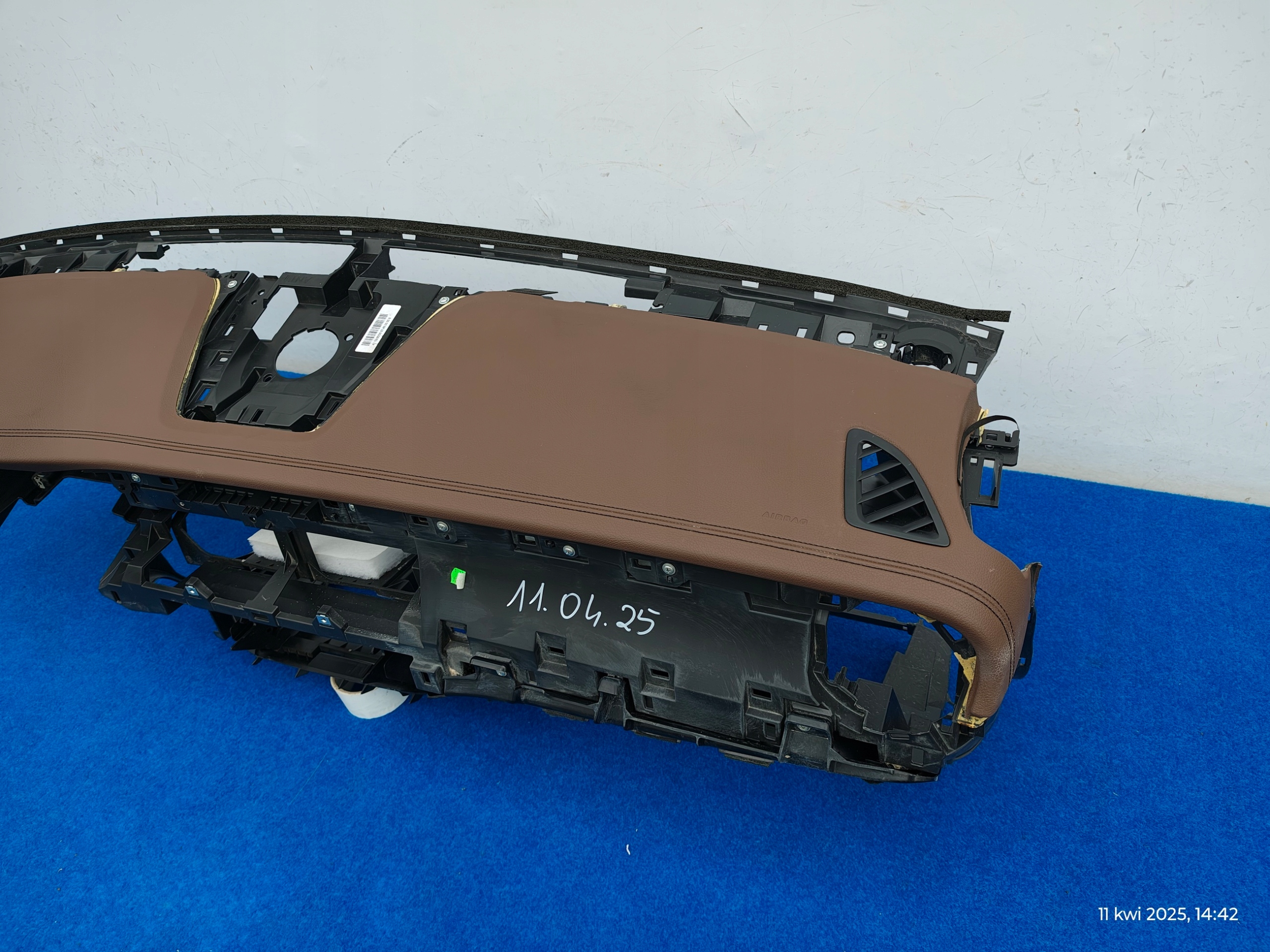console dashboard instrument panel cockpit leather MERCEDES X-KLASA W470 110425