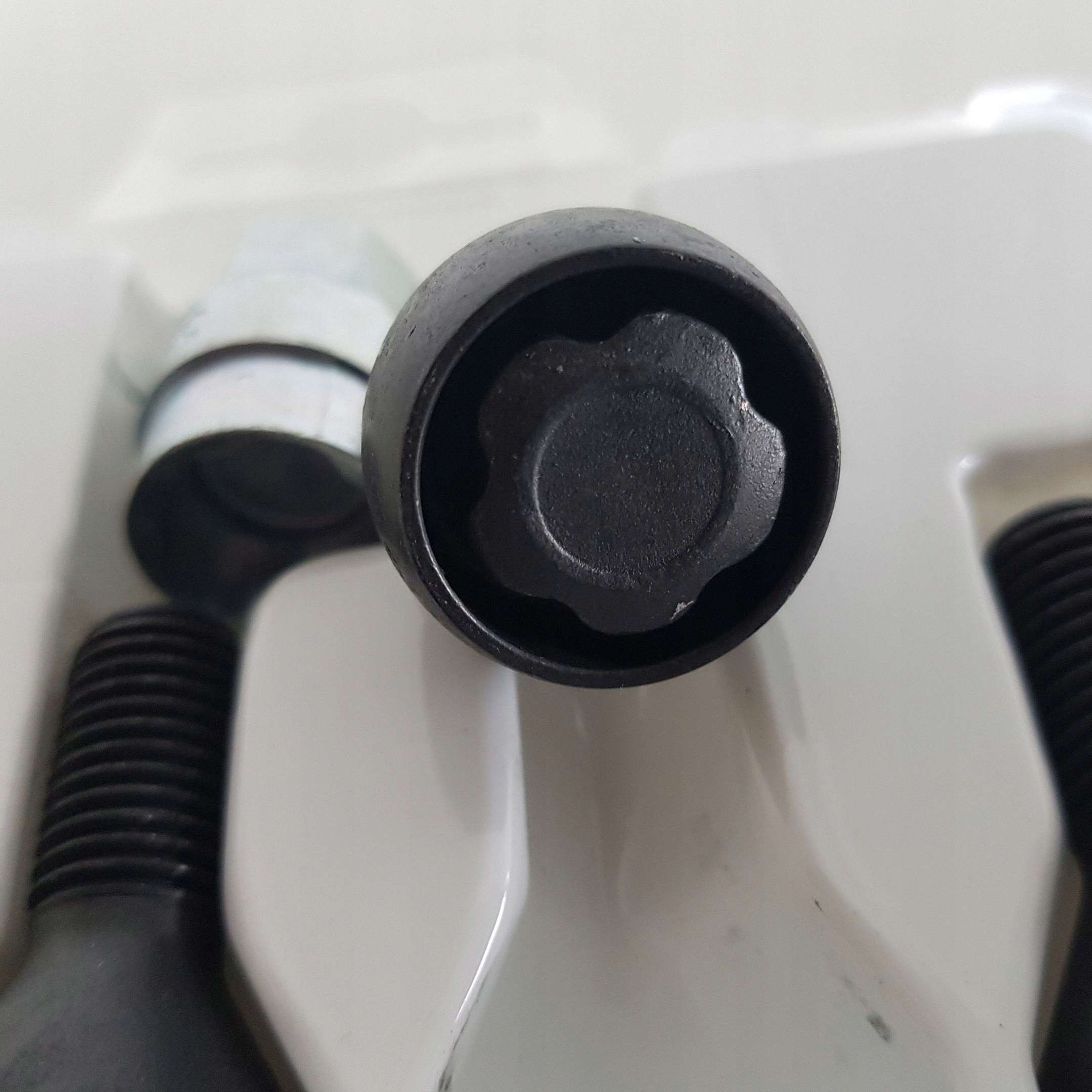 SRUBY ZABEZPIECZAJACE M12 x 1 5 RENAULT MEGANE IV Manufacturer Inny