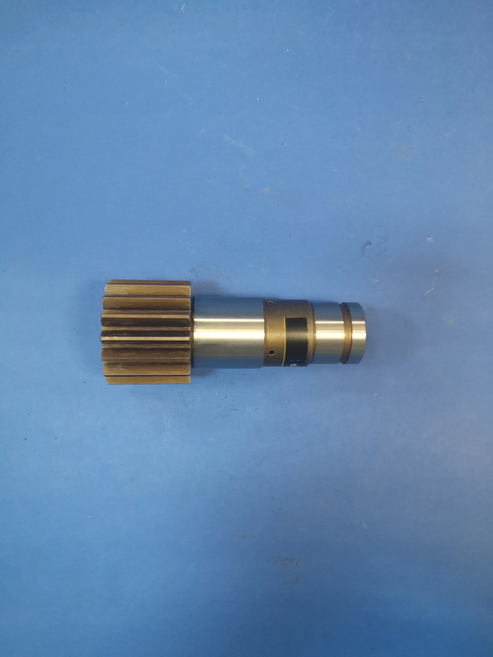 Wałek silnika obrotu Bobcat 320 i 322 Numer katalogowy części 010270A