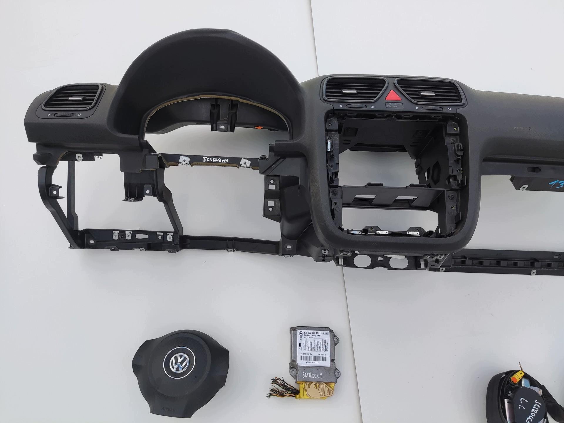 dashboard console airbag airbag tension belts SENSOR VOLKSWAGEN SCIROCCO 2008-2014