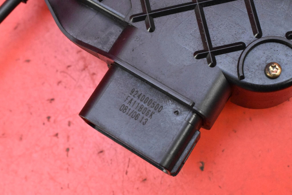 lock door left front front EU 924000500 VOLVO S40 2 II sedan 04-07