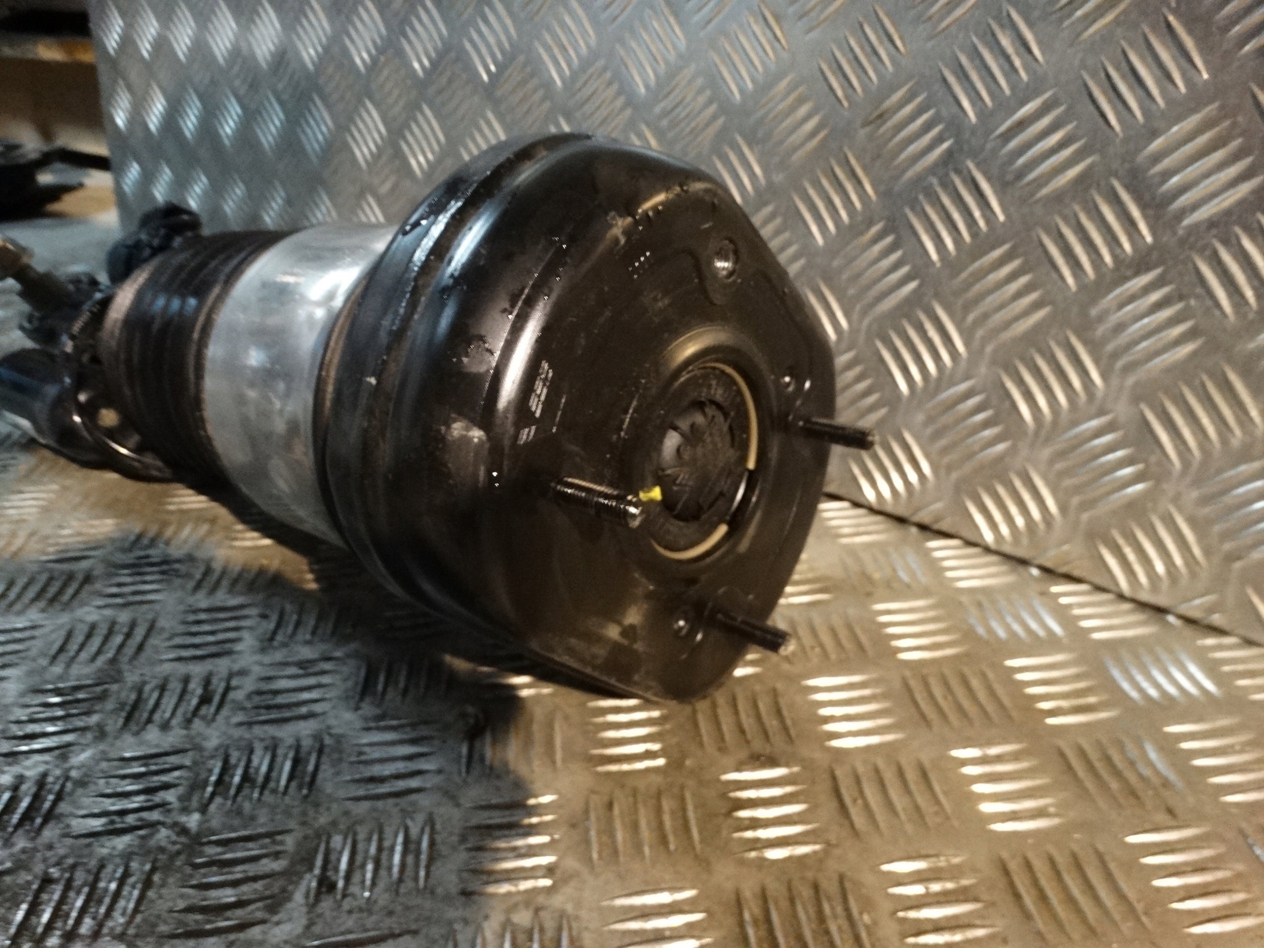 IDEALNY shock absorber rear left VDC BMW G31 1 9