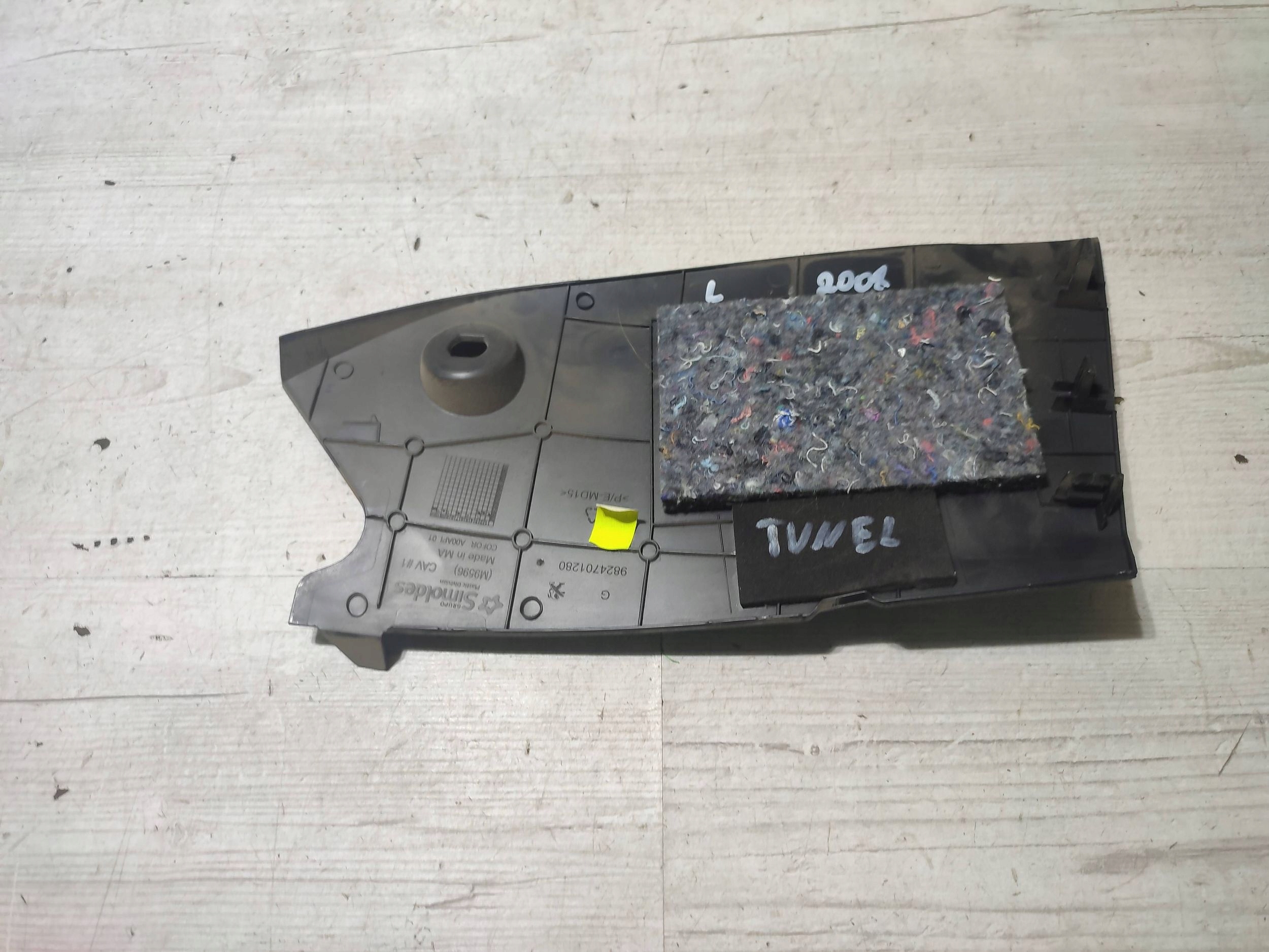 Peugeot 2008 II 2020 left side element tunelu srodkowego