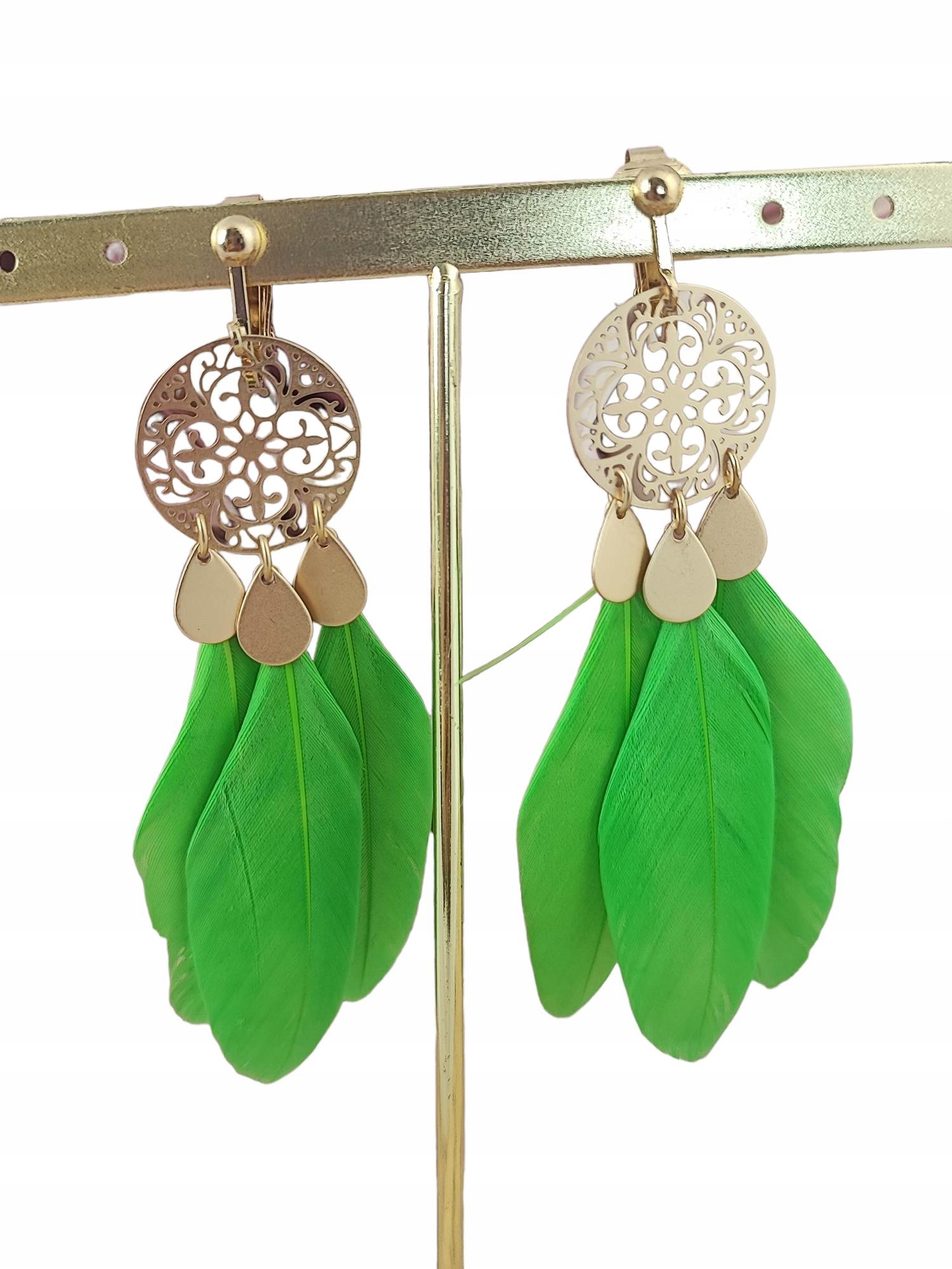 Klipsy wiszące boho pióra zielone c91