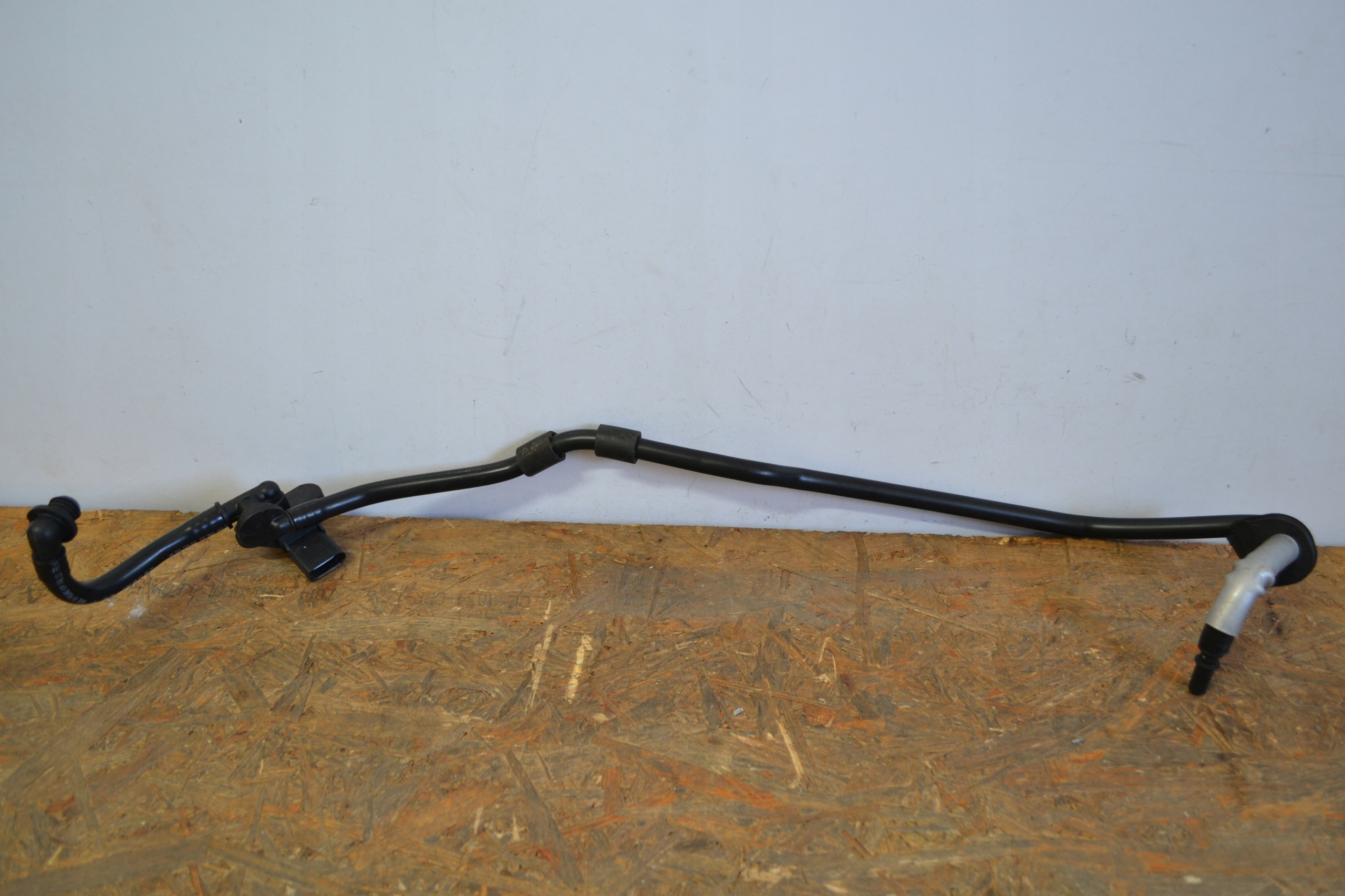 vw TOUAREG 7P трубка давления 7P0611932AK