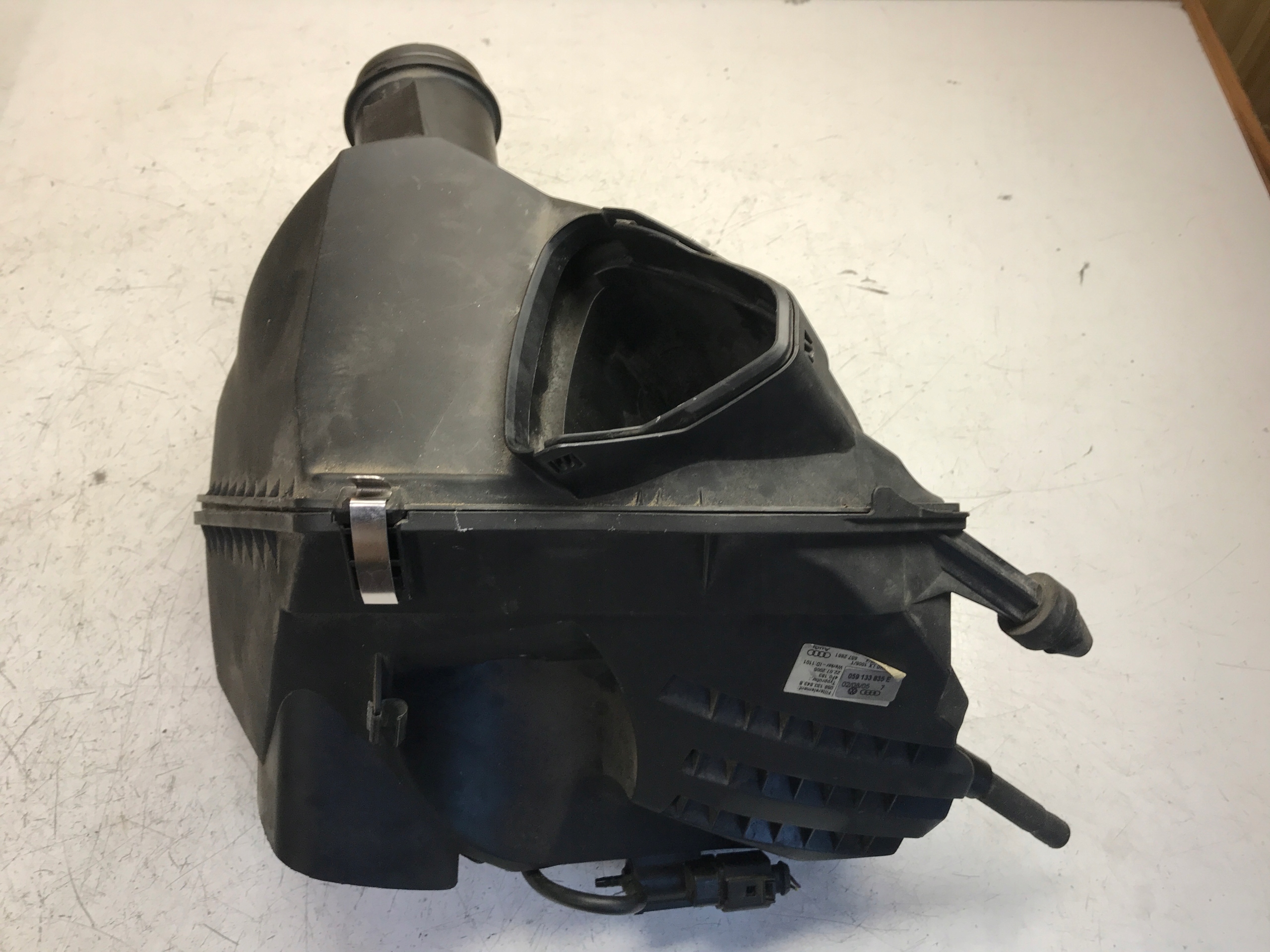 Obal filtra vzduchový AUDI A6 C6 059133835E
