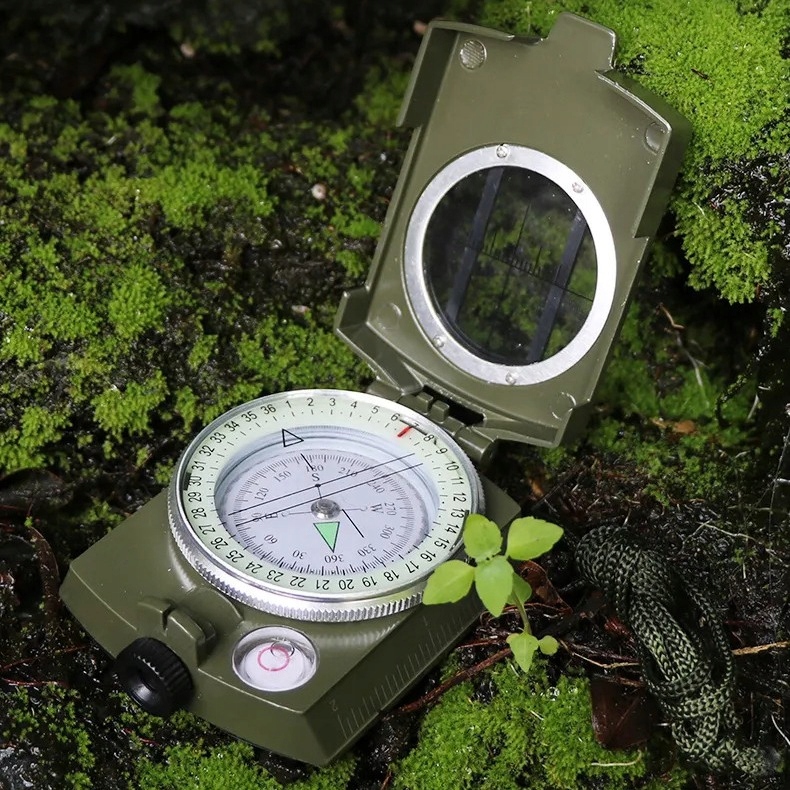 KOMPAS PRYZMATYCZNY WOJSKOWY MAPOWY BUSOLA 2w1 NOC Materiał obudowy metal
