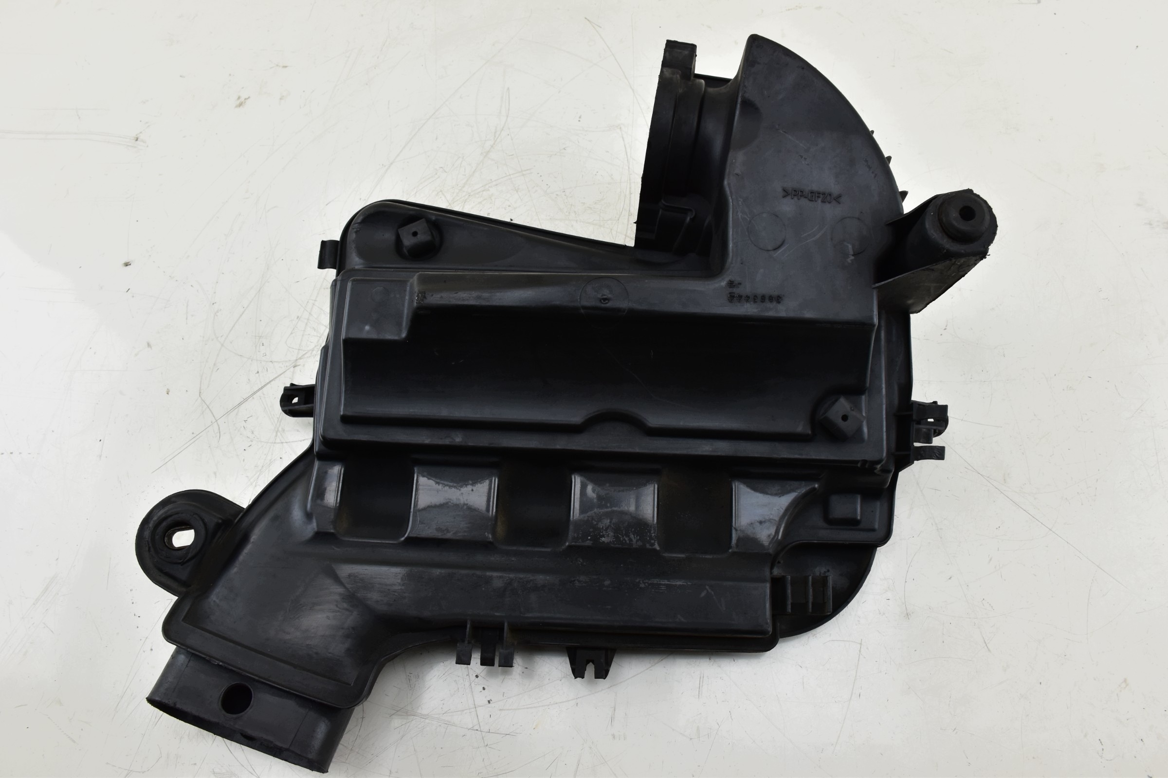 air filter housing TRAFIC II VIVARO A PRIMASTAR 1.9 DCI 8200325553