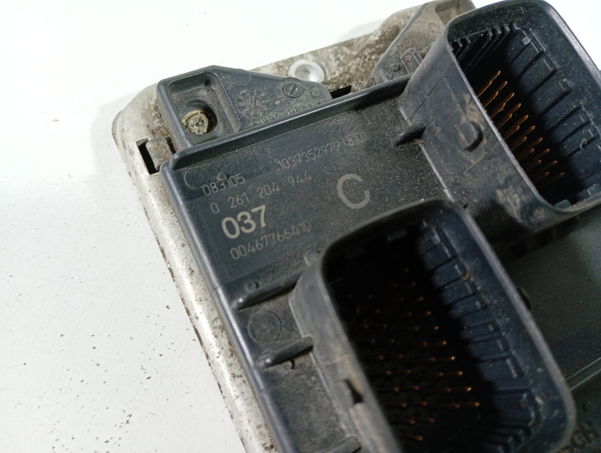 Alfa Romeo 145 94-01 computer control unit of the engine OE 0261204944