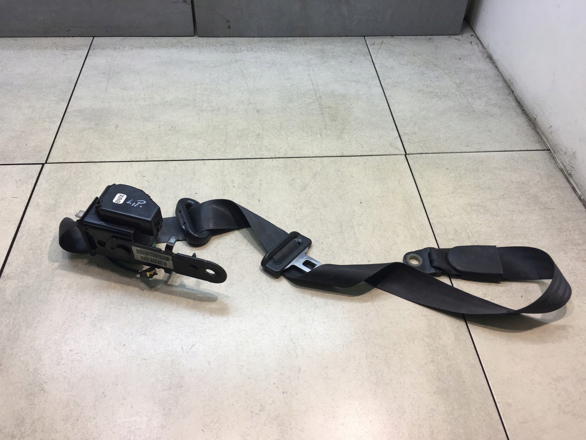 tension belt safety left front CHRYSLER 300M