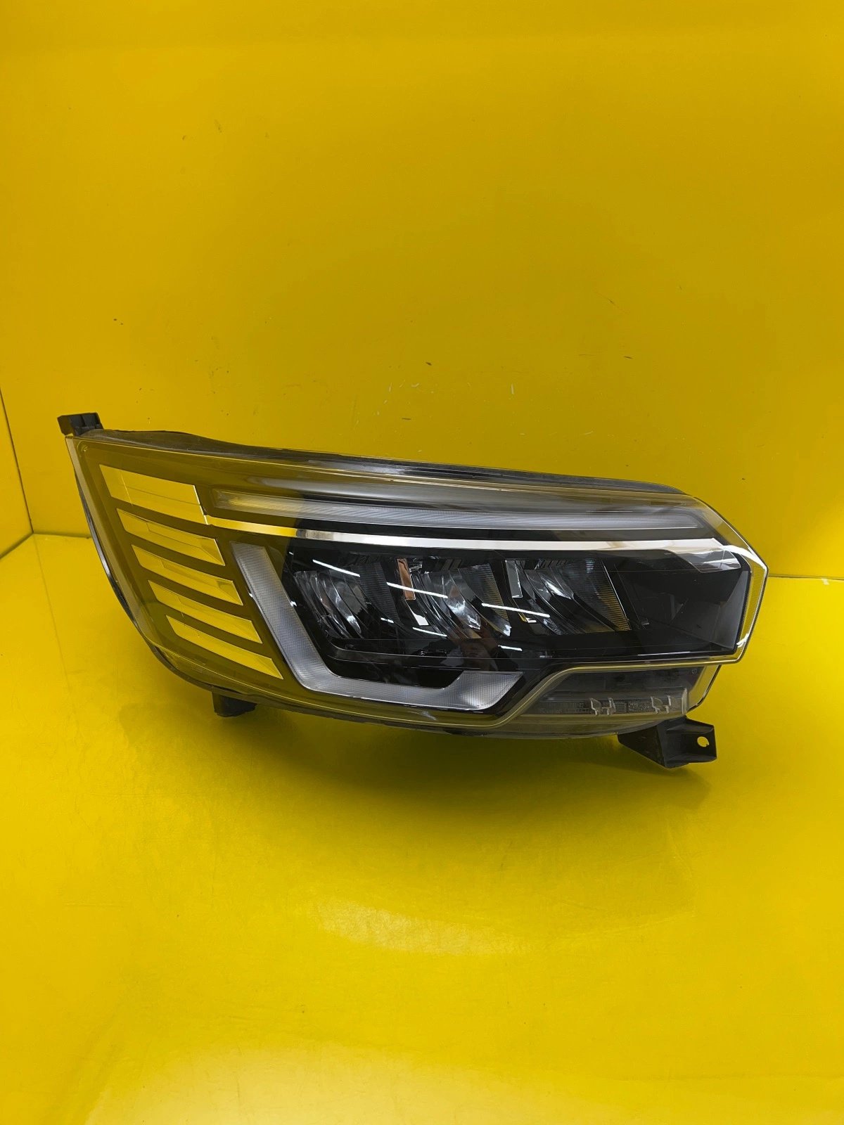 light right Renault Trafic IV Full Led 260102899R