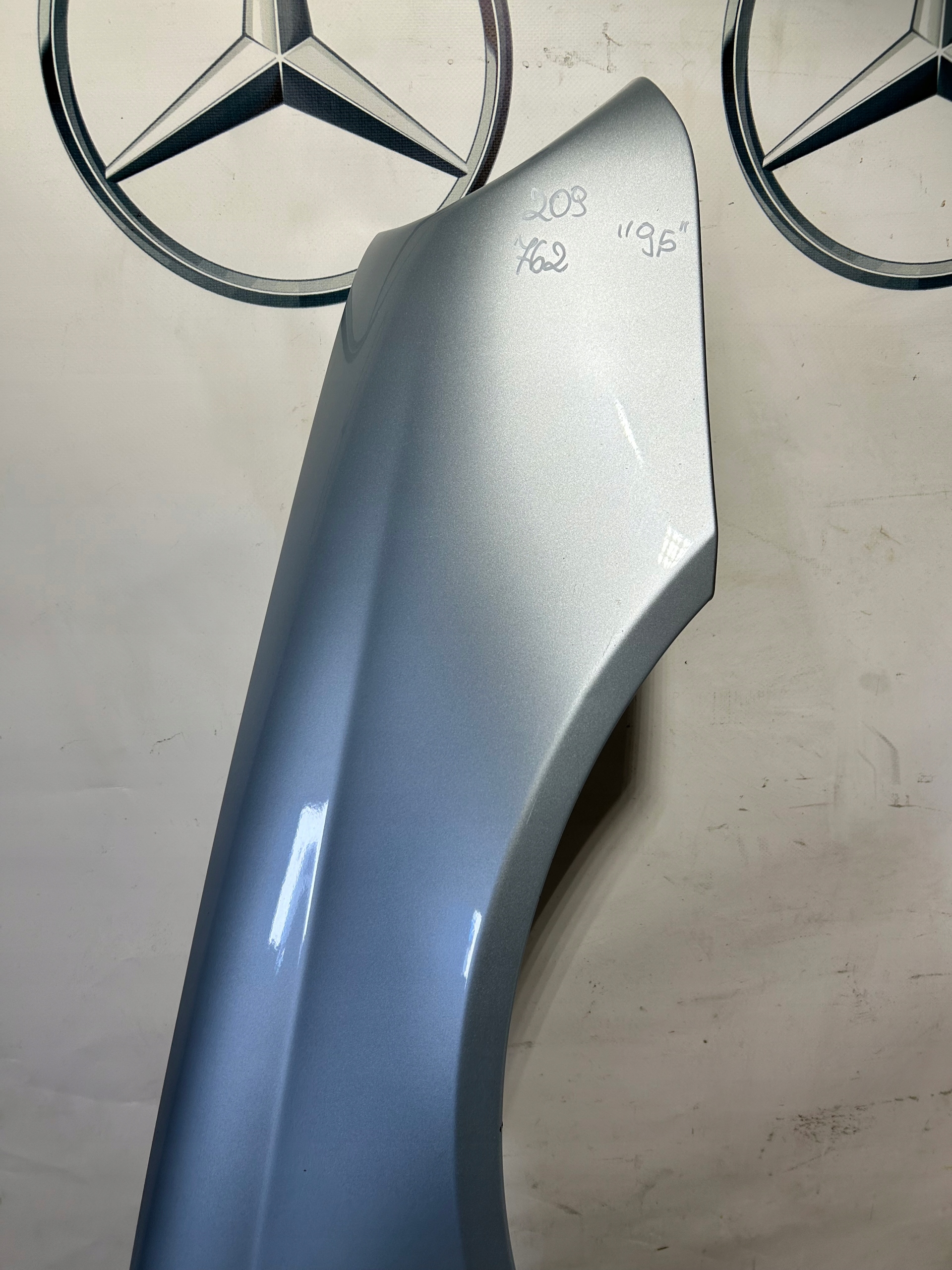 fender right front MERCEDES CLK W209 762 C762