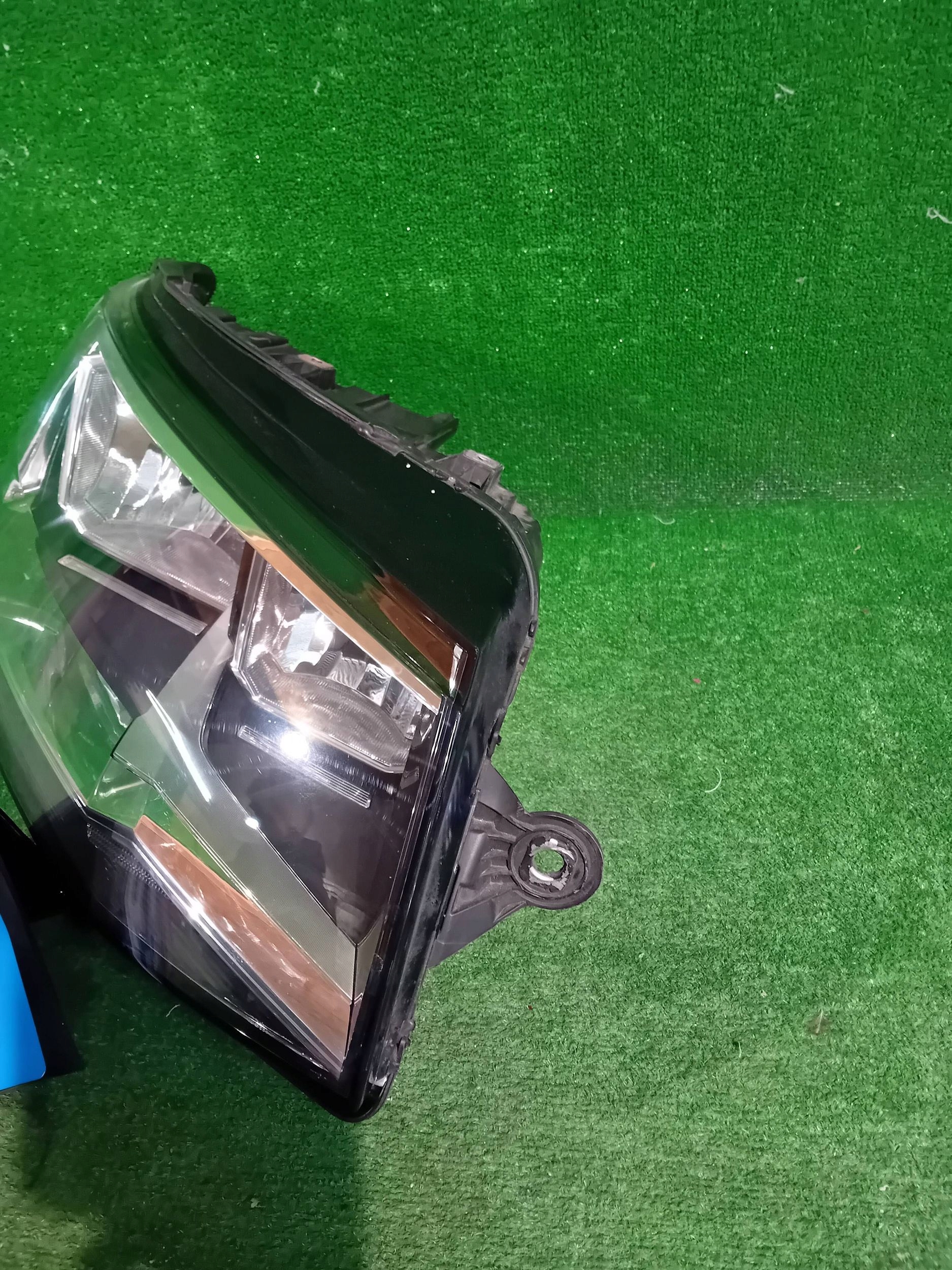REFLEKTOR Droite Avant VW T6 15- NR.739
