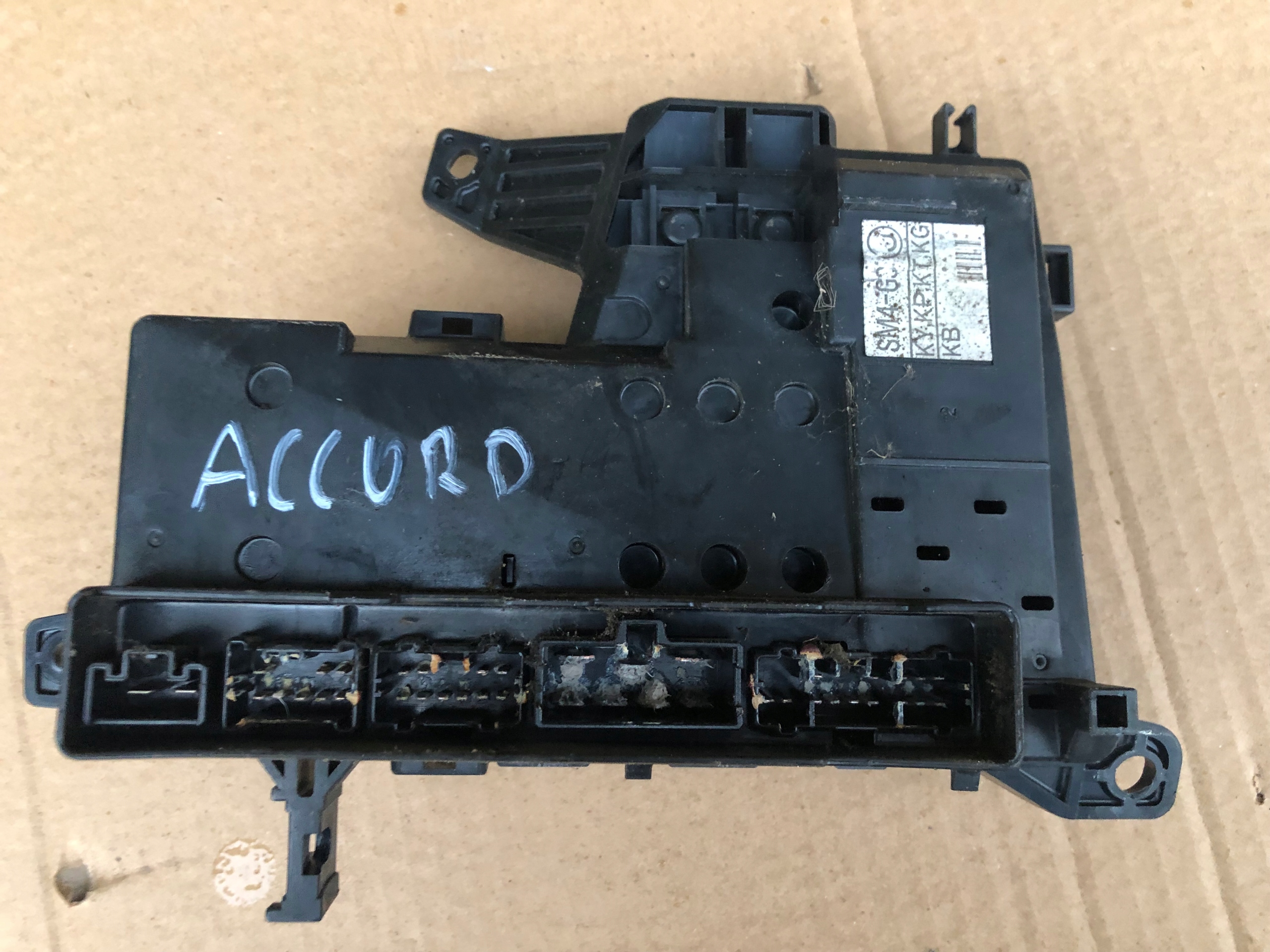 SKRZYNKA BEZPIECZNIKÓW HONDA ACCORD MK IV 89-93 Numer katalogowy części SKRZYNKA  BEZPIECZNIKÓW HONDA ACCORD MK IV 89-93 SM4-GC