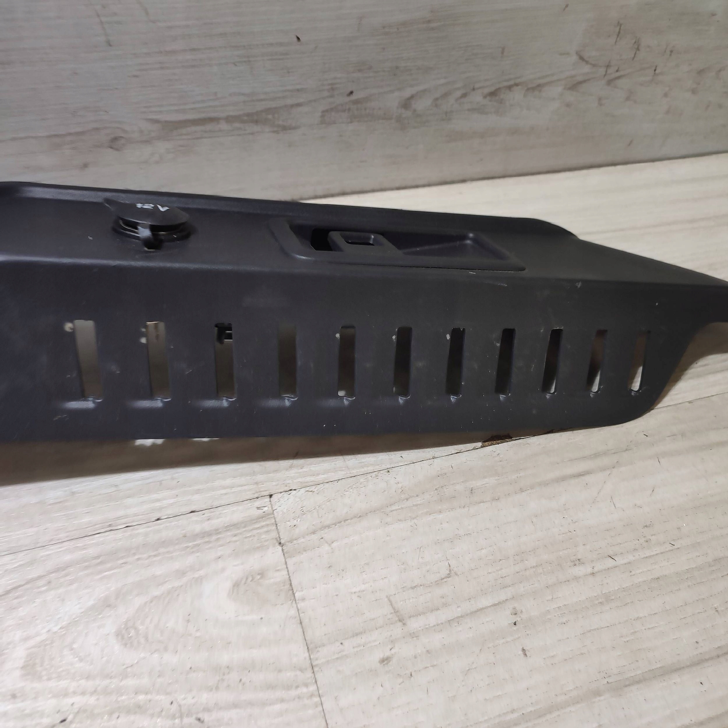 holder rolety boot rear part side right Jaguar F-Pace HK8331012AC